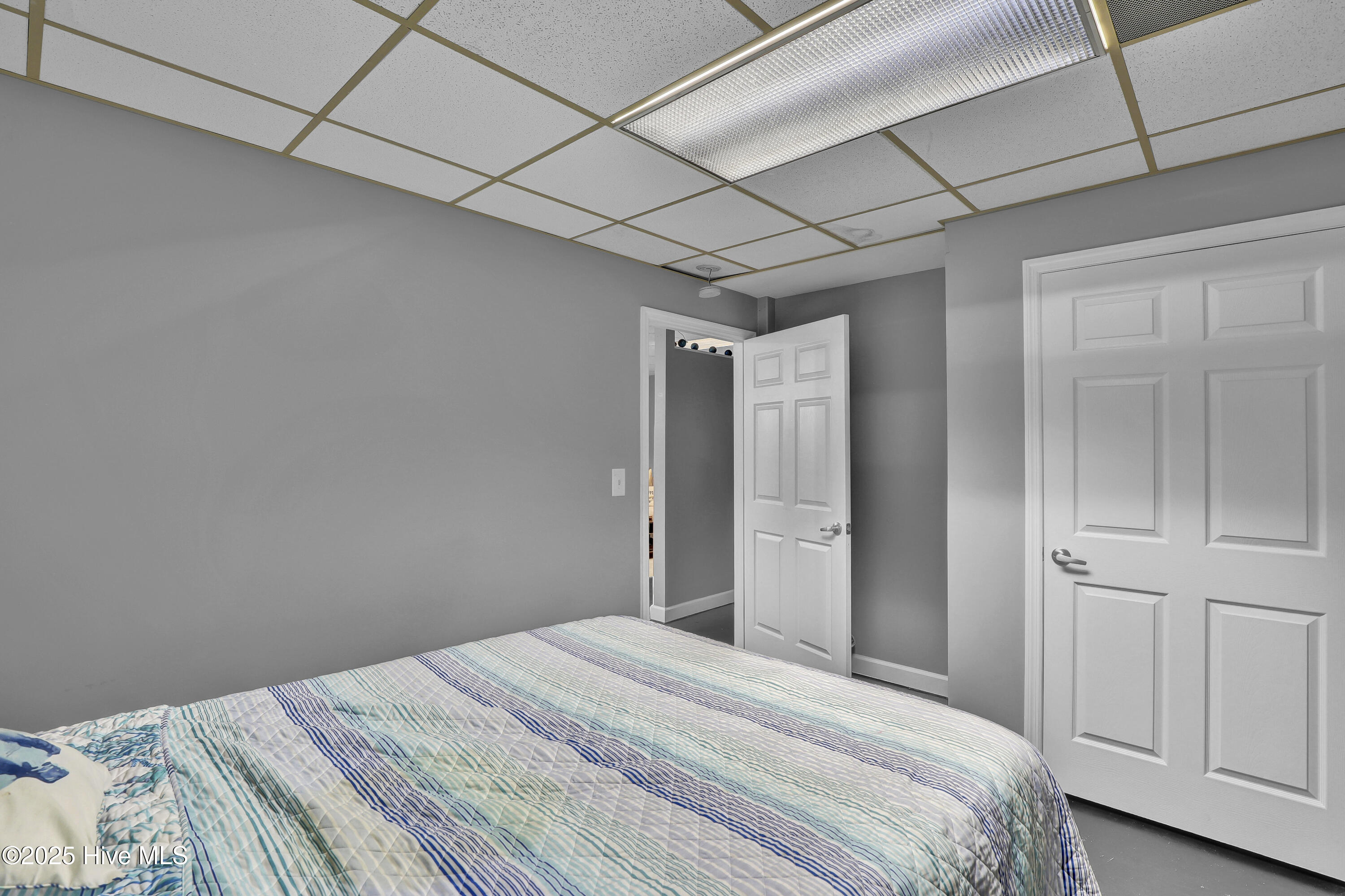 100525389 | Photo 32