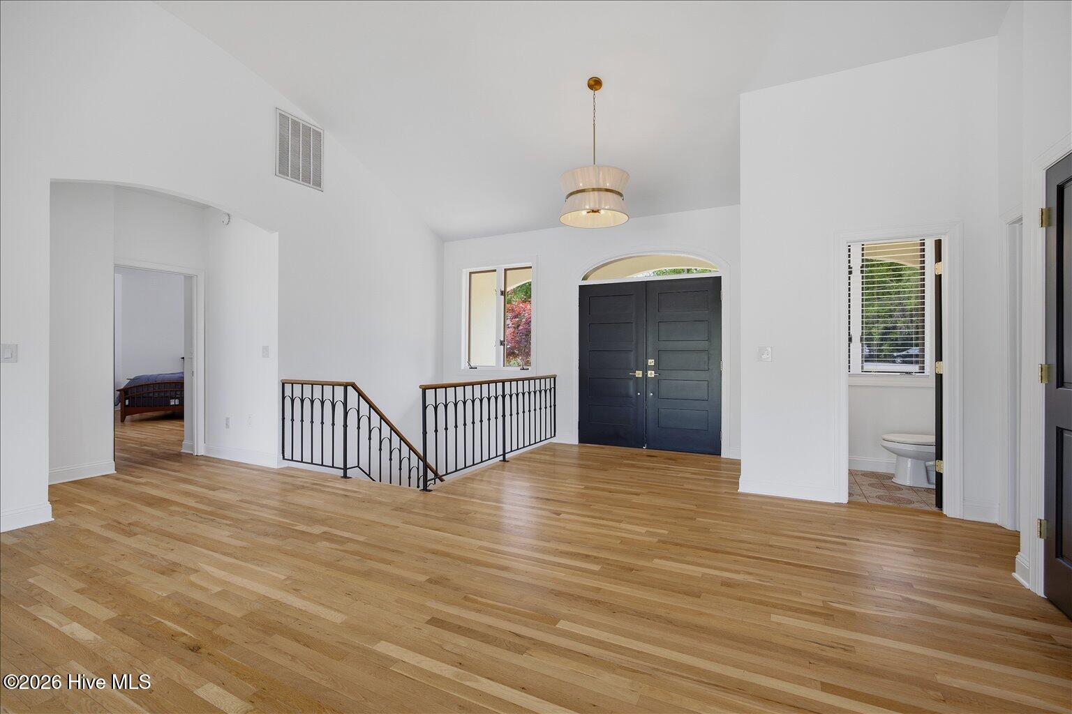 100569224 | Photo 12