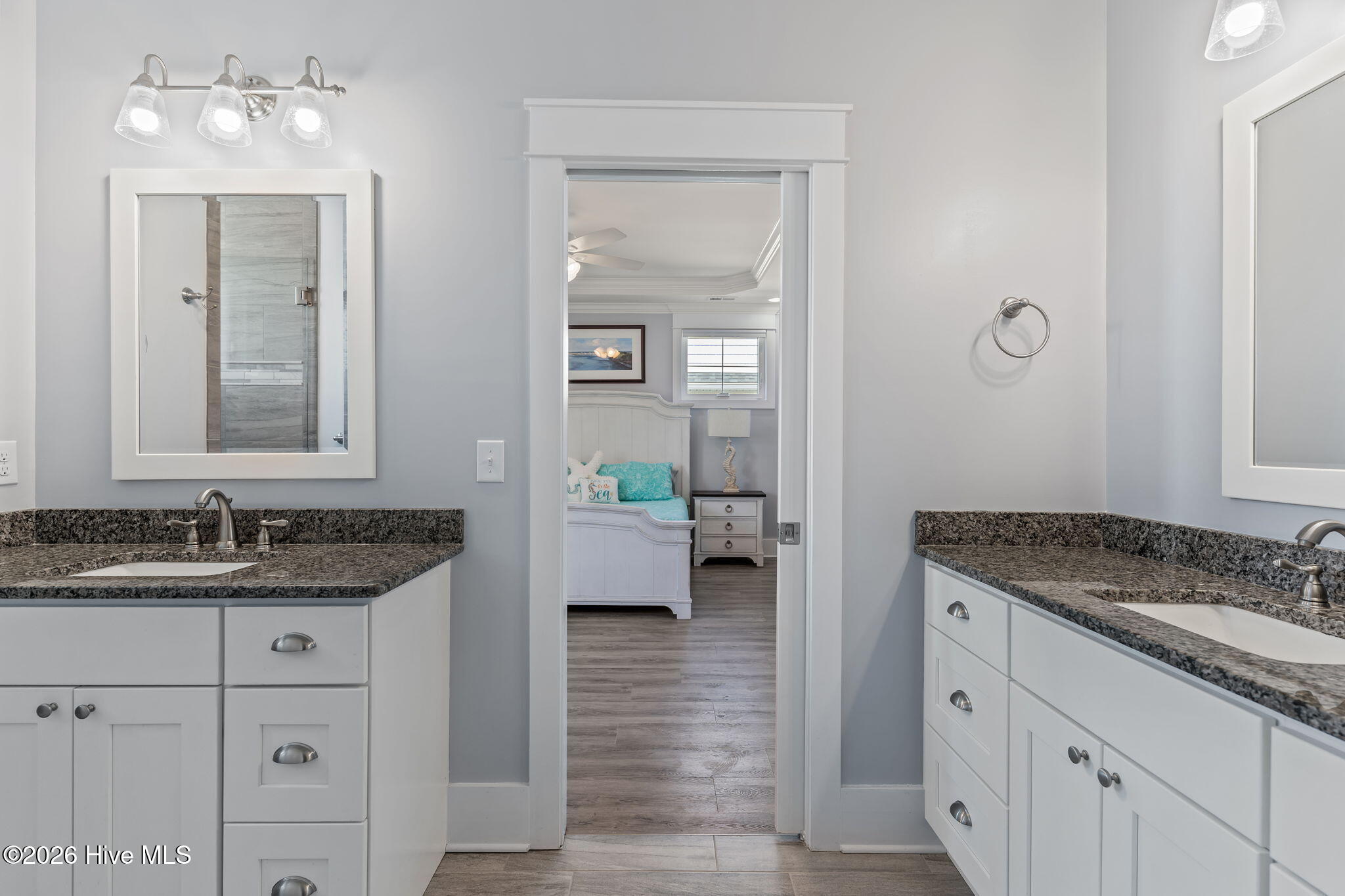 100562784 | Photo 23