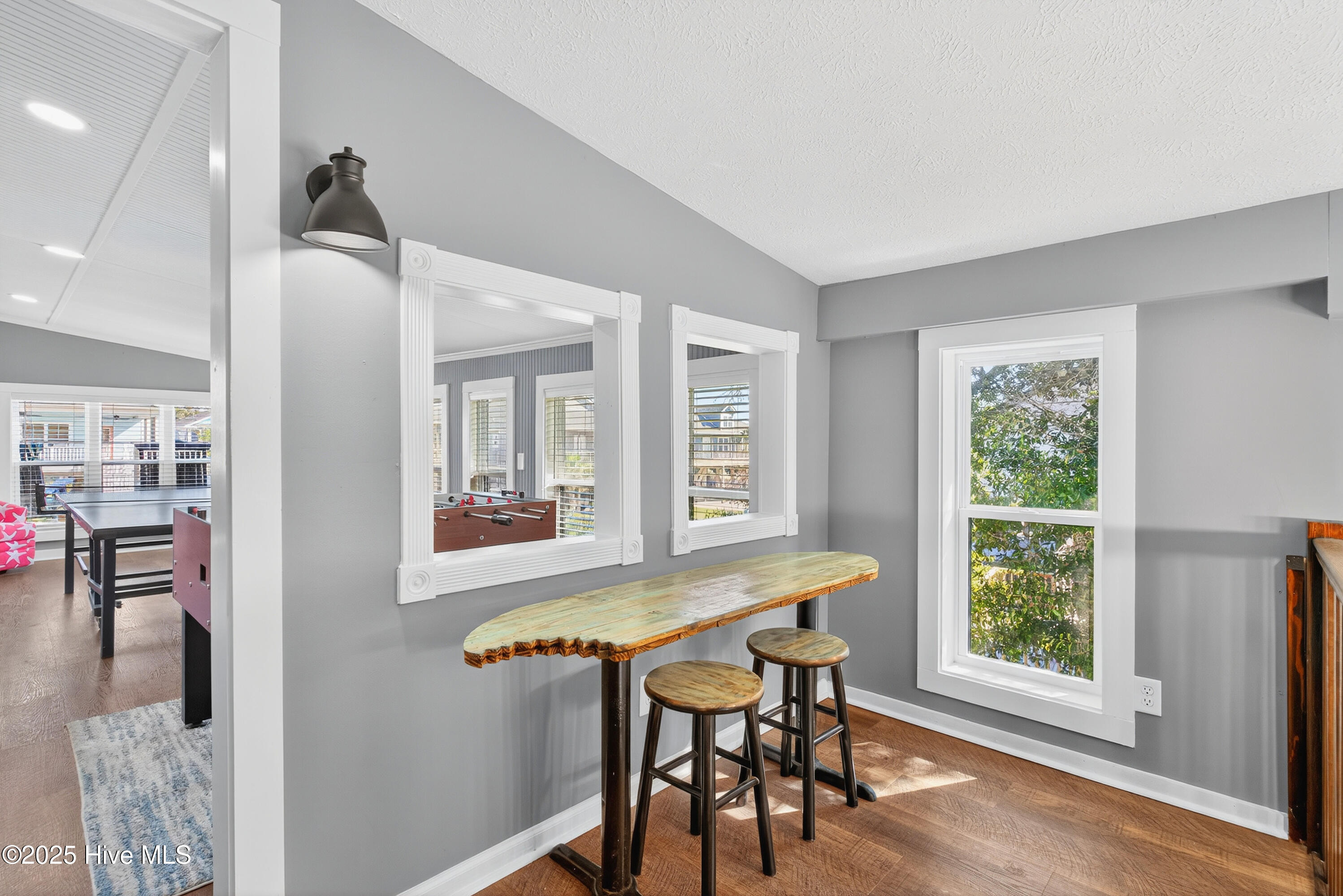 100537887 | Photo 46