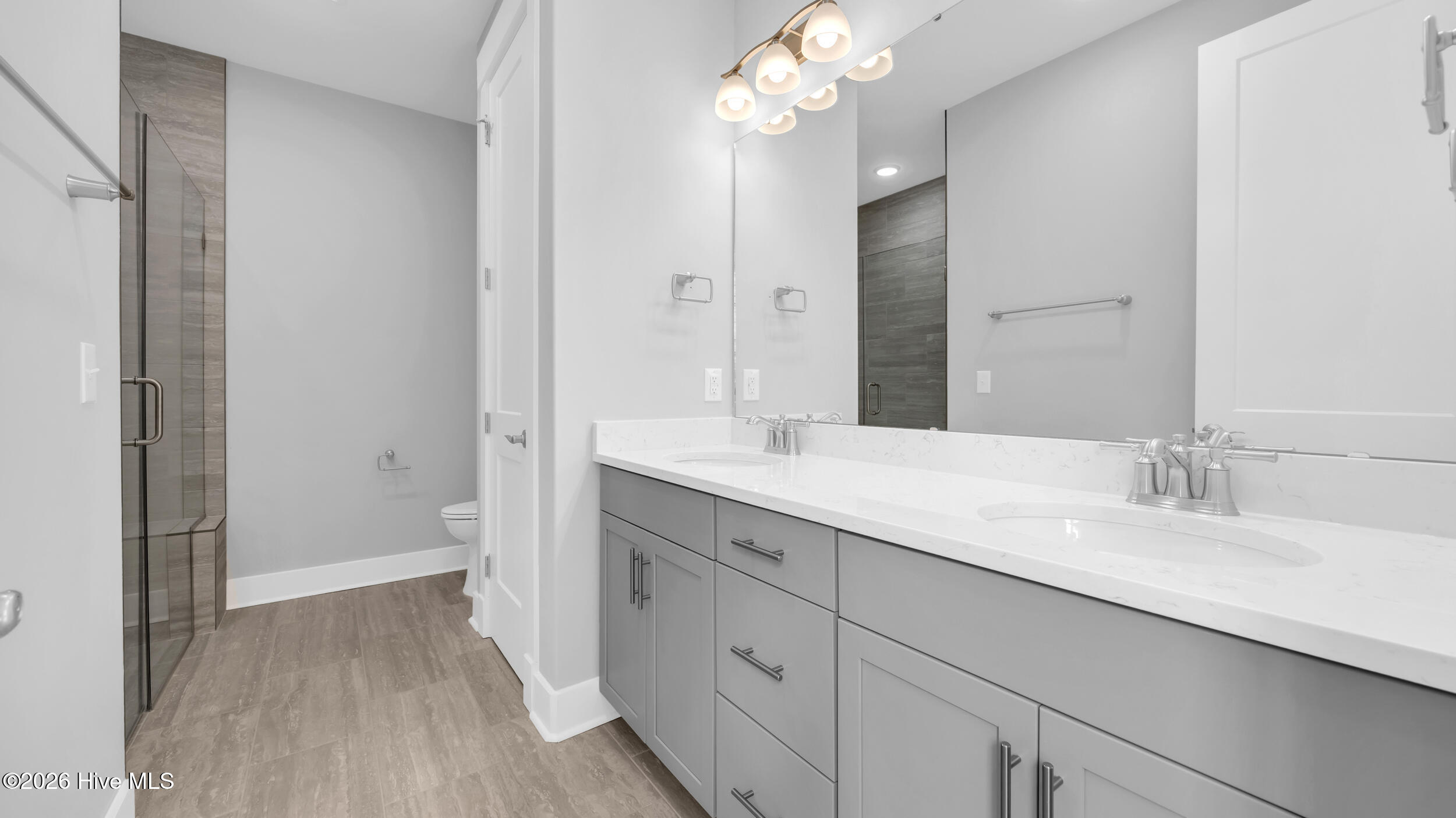 100549844 | Photo 28