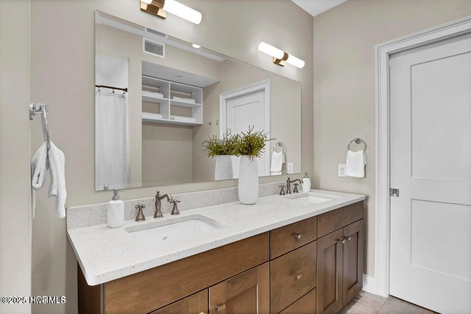 100526322 | Photo 26