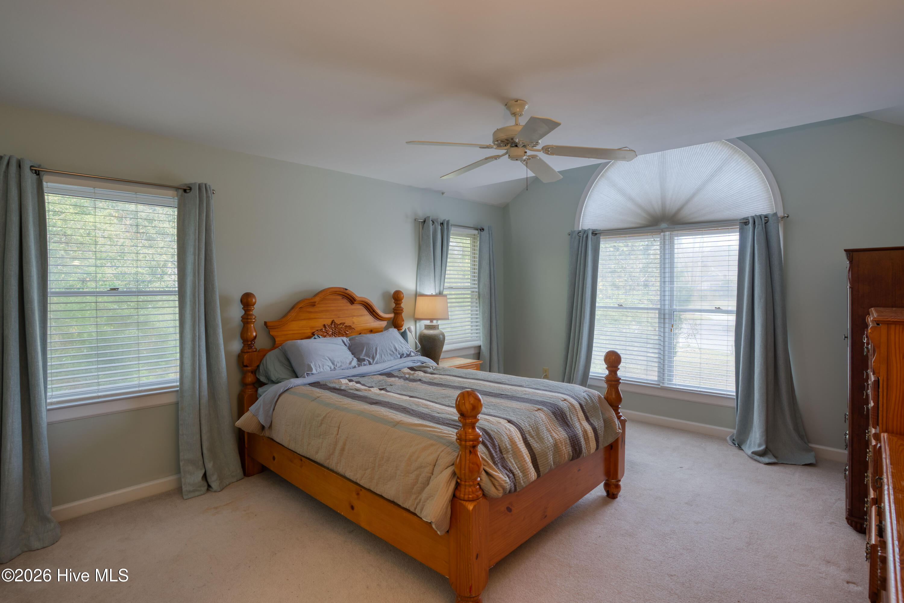 100562340 | Photo 11