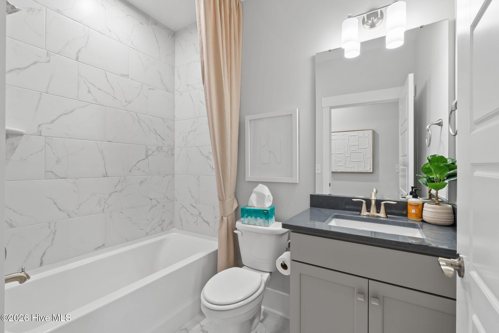 100552049 | Photo 26