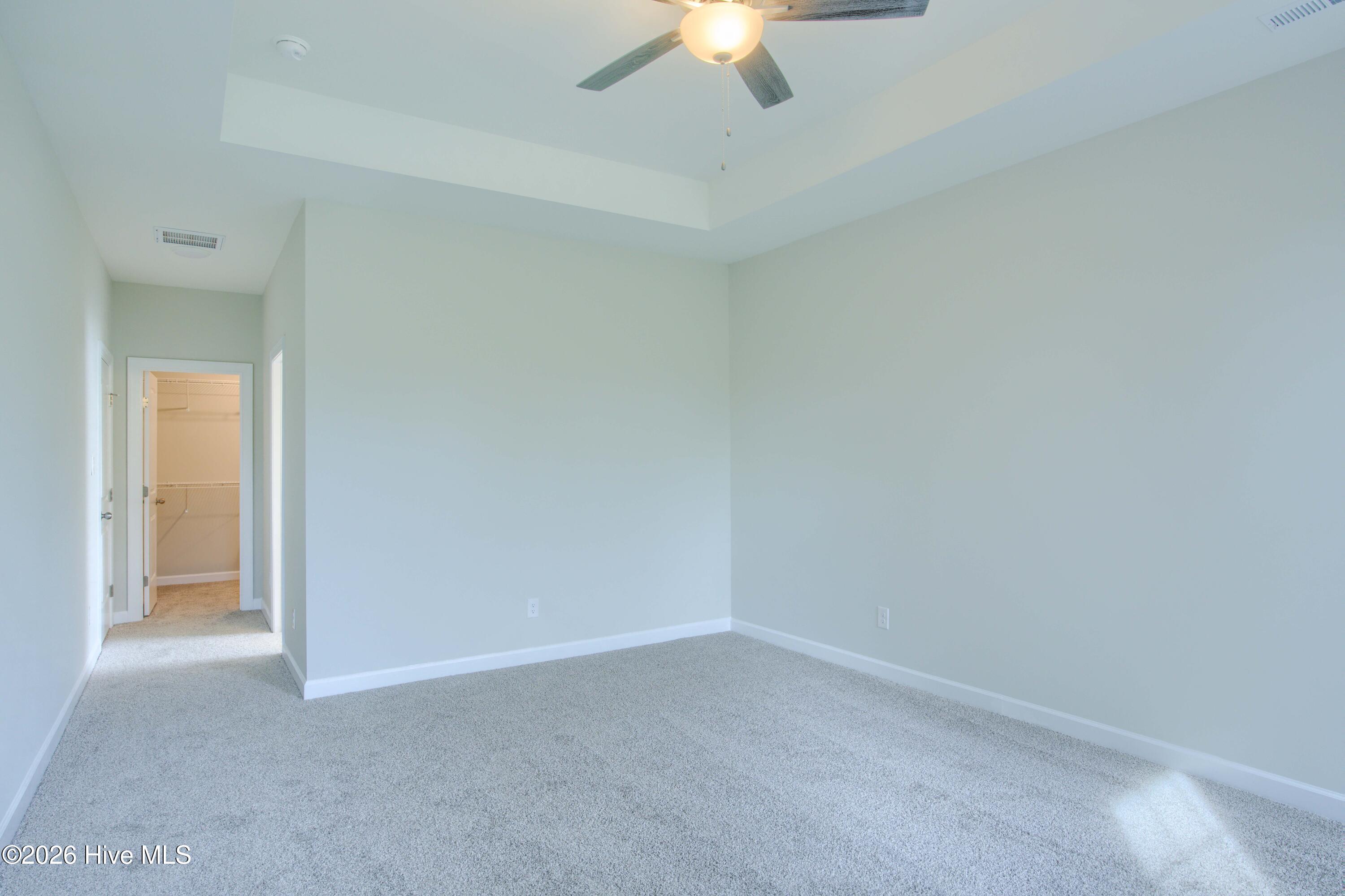 100526945 | Photo 18