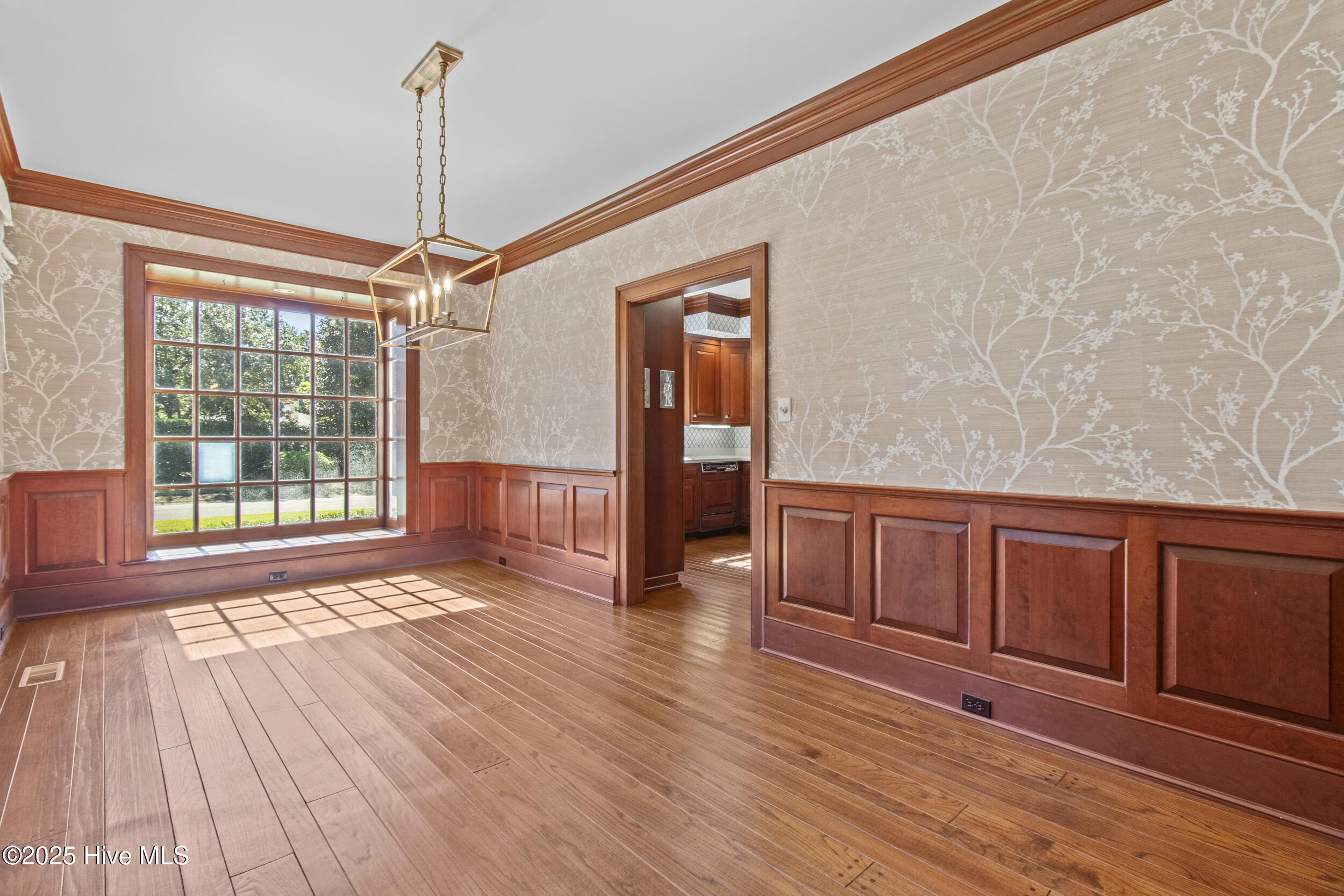 100537664 | Photo 15