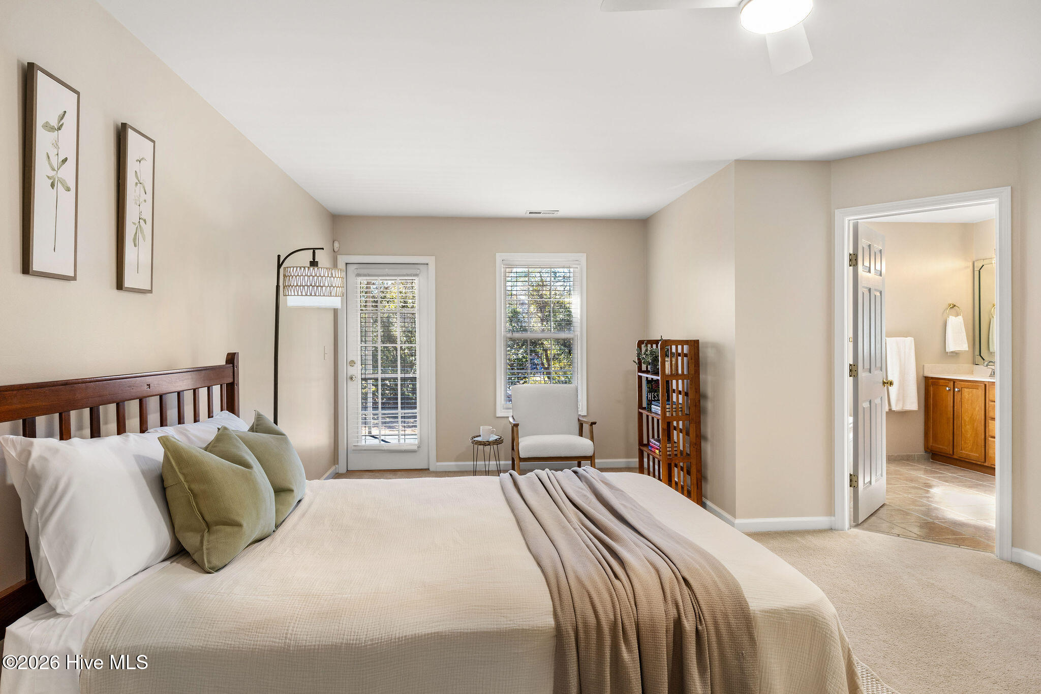 100554180 | Photo 29