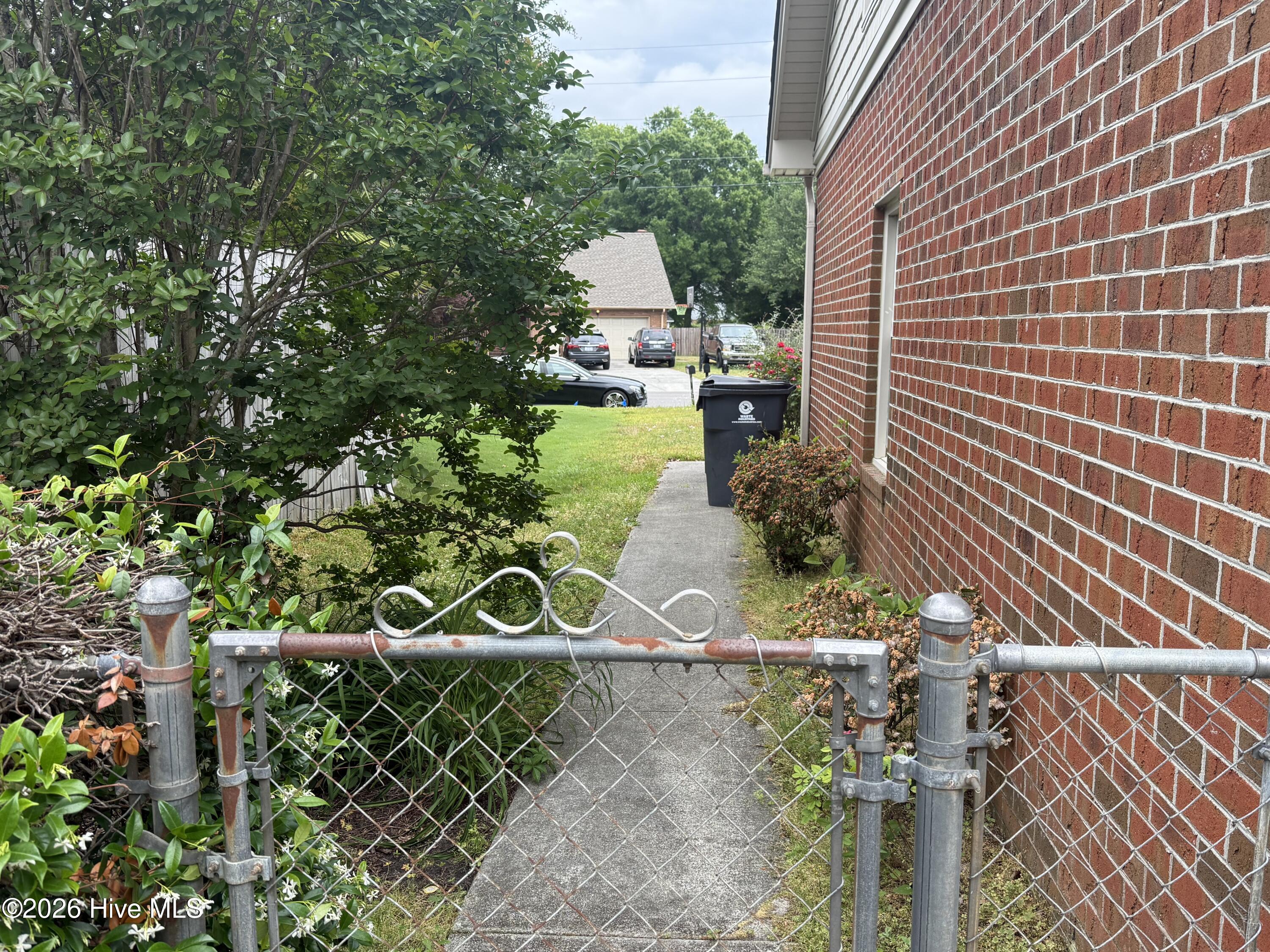 100570594 | Photo 41