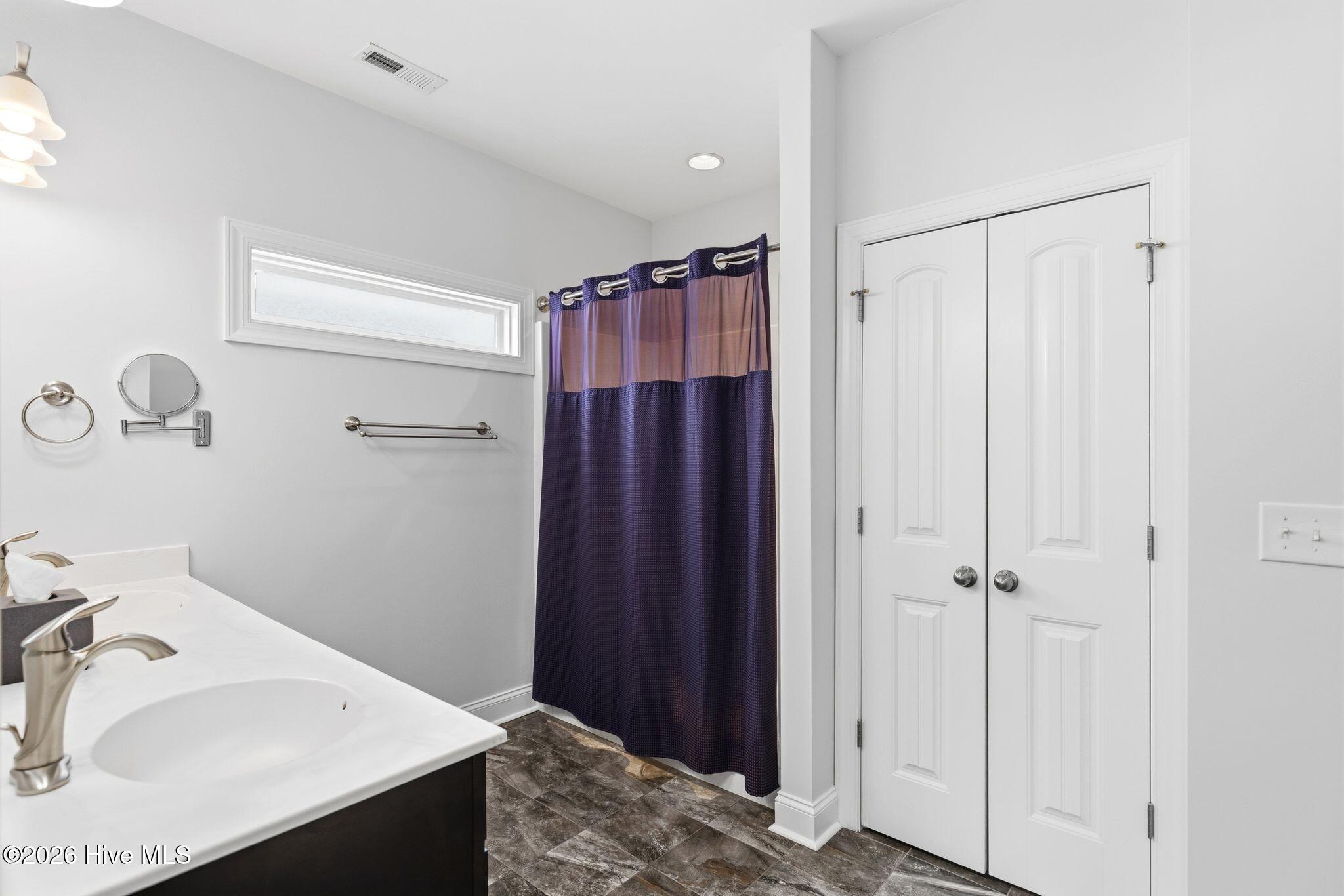 100558930 | Photo 20