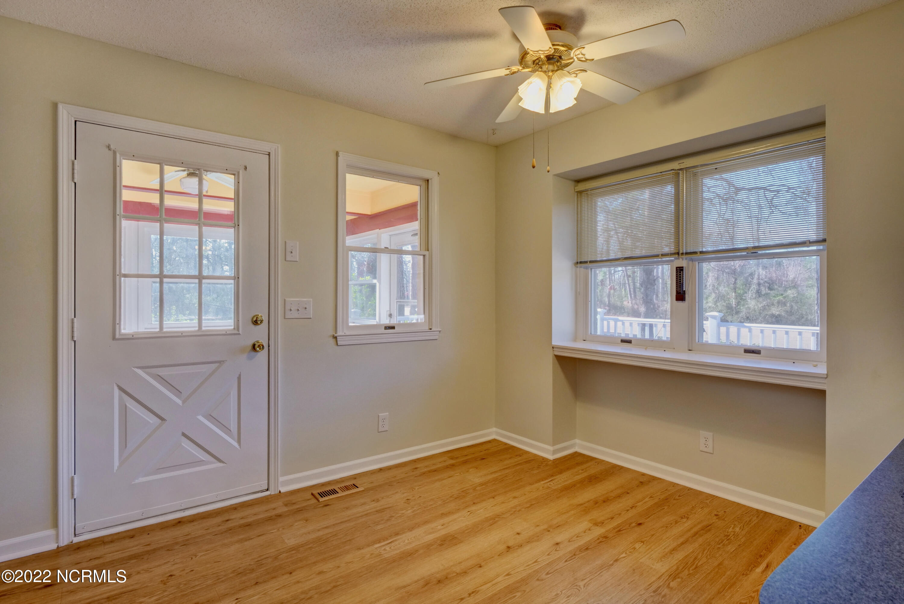 100550204 | Photo 12