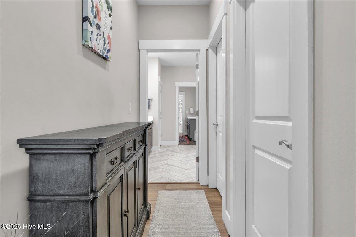 100558709 | Photo 45