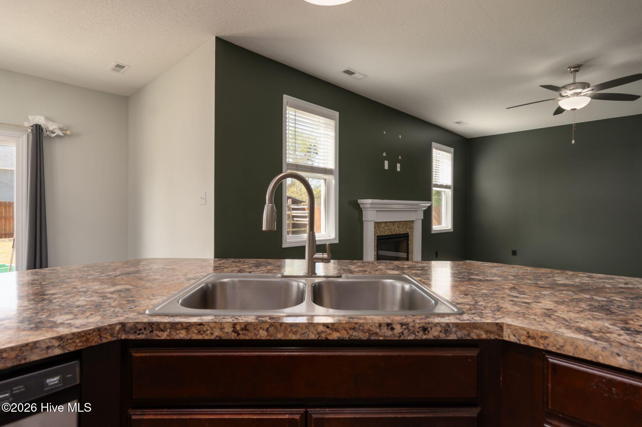 100566459 | Photo 21