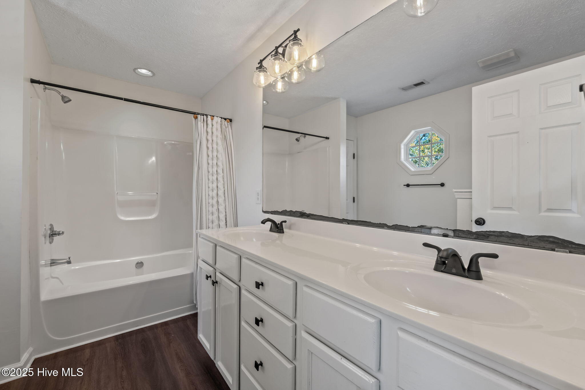 100546746 | Photo 29