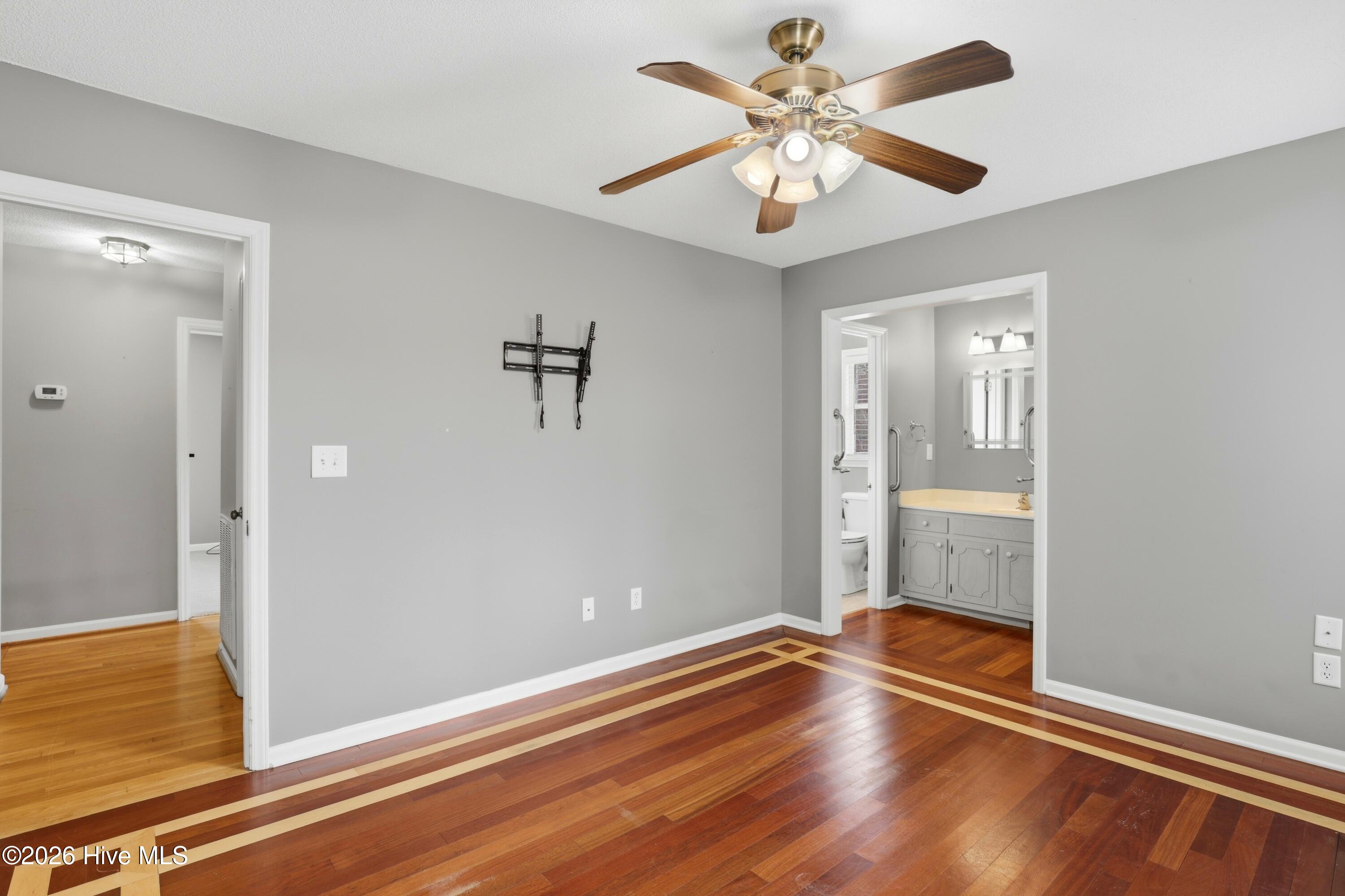 100553315 | Photo 14