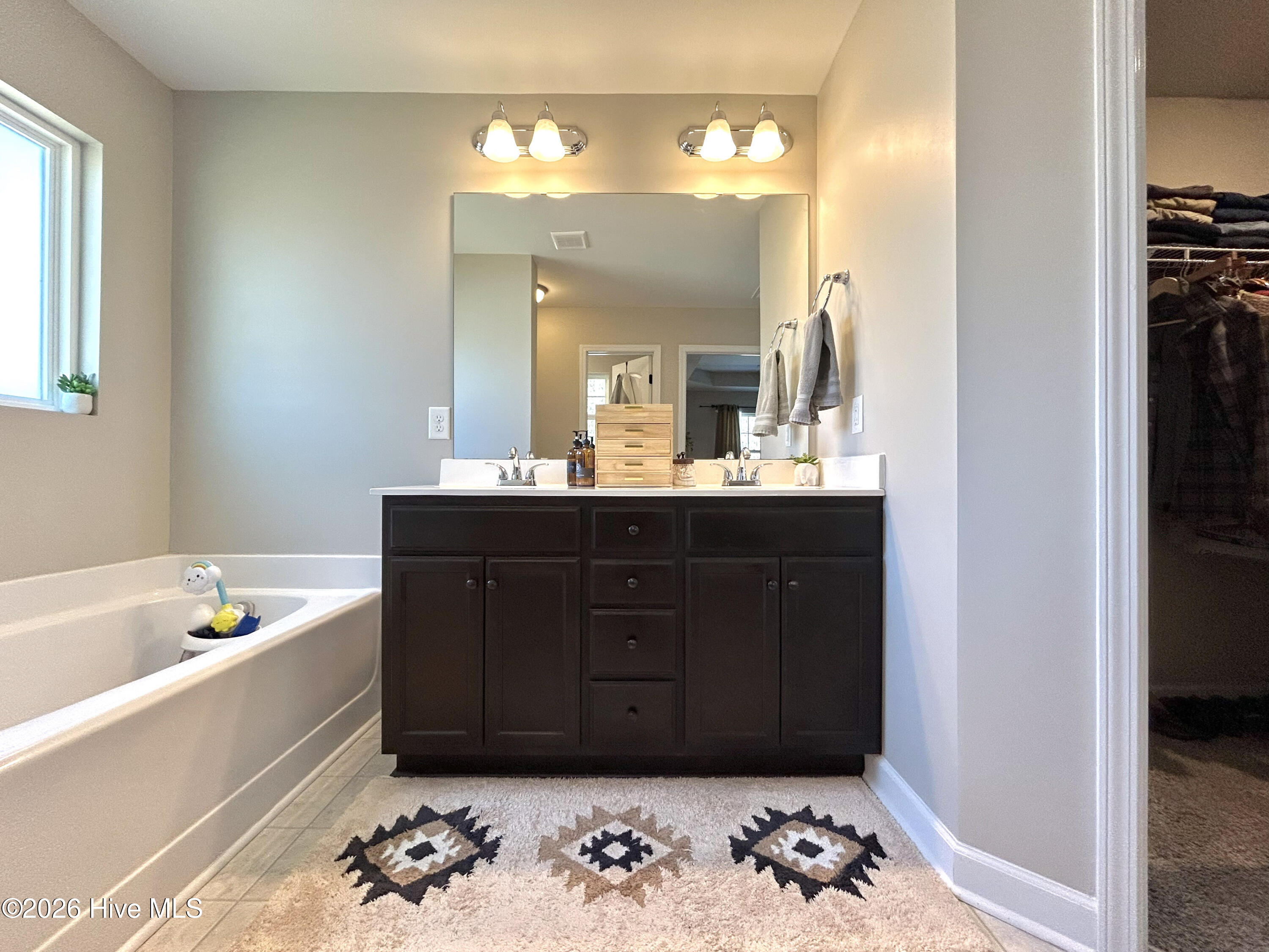 100557400 | Photo 39