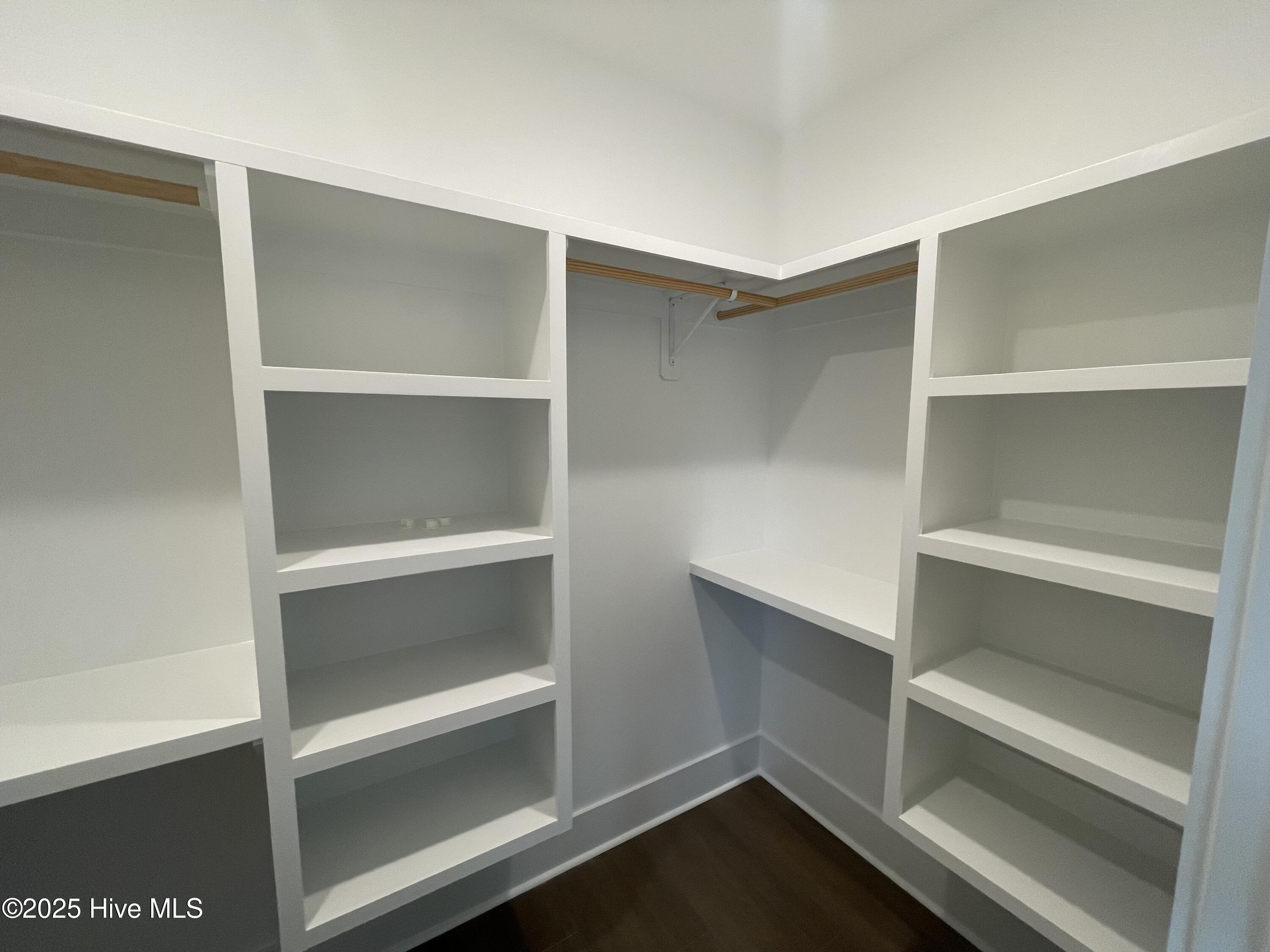 100530359 | Photo 14