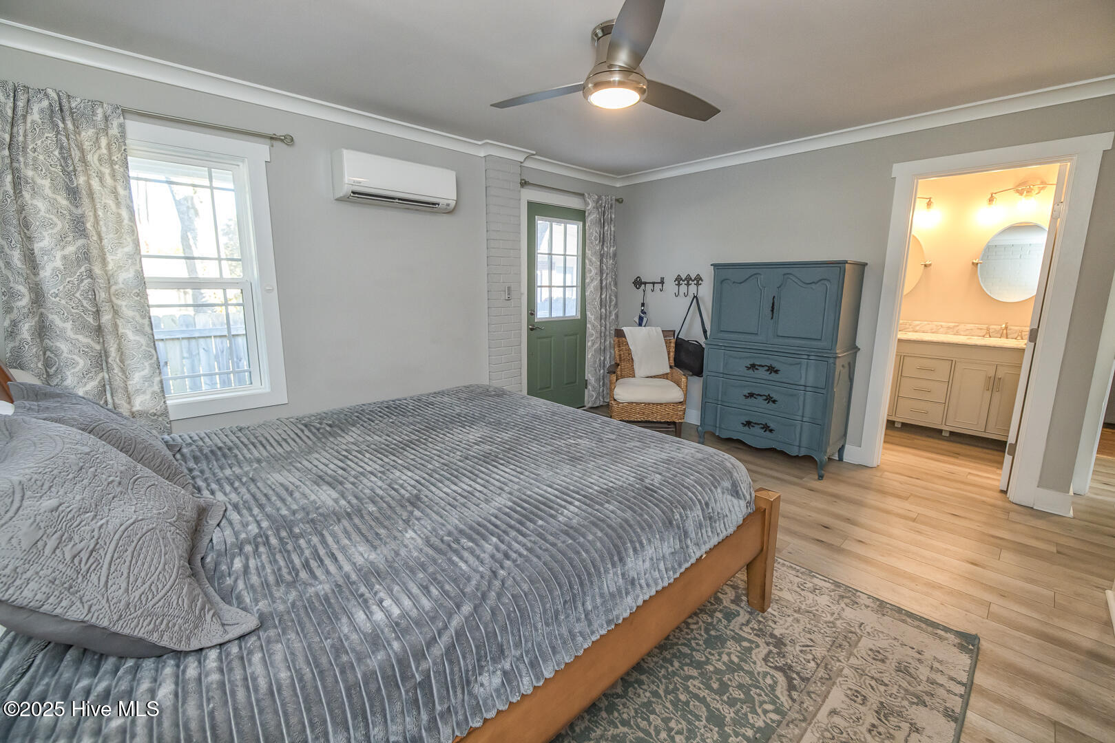 100545205 | Photo 48