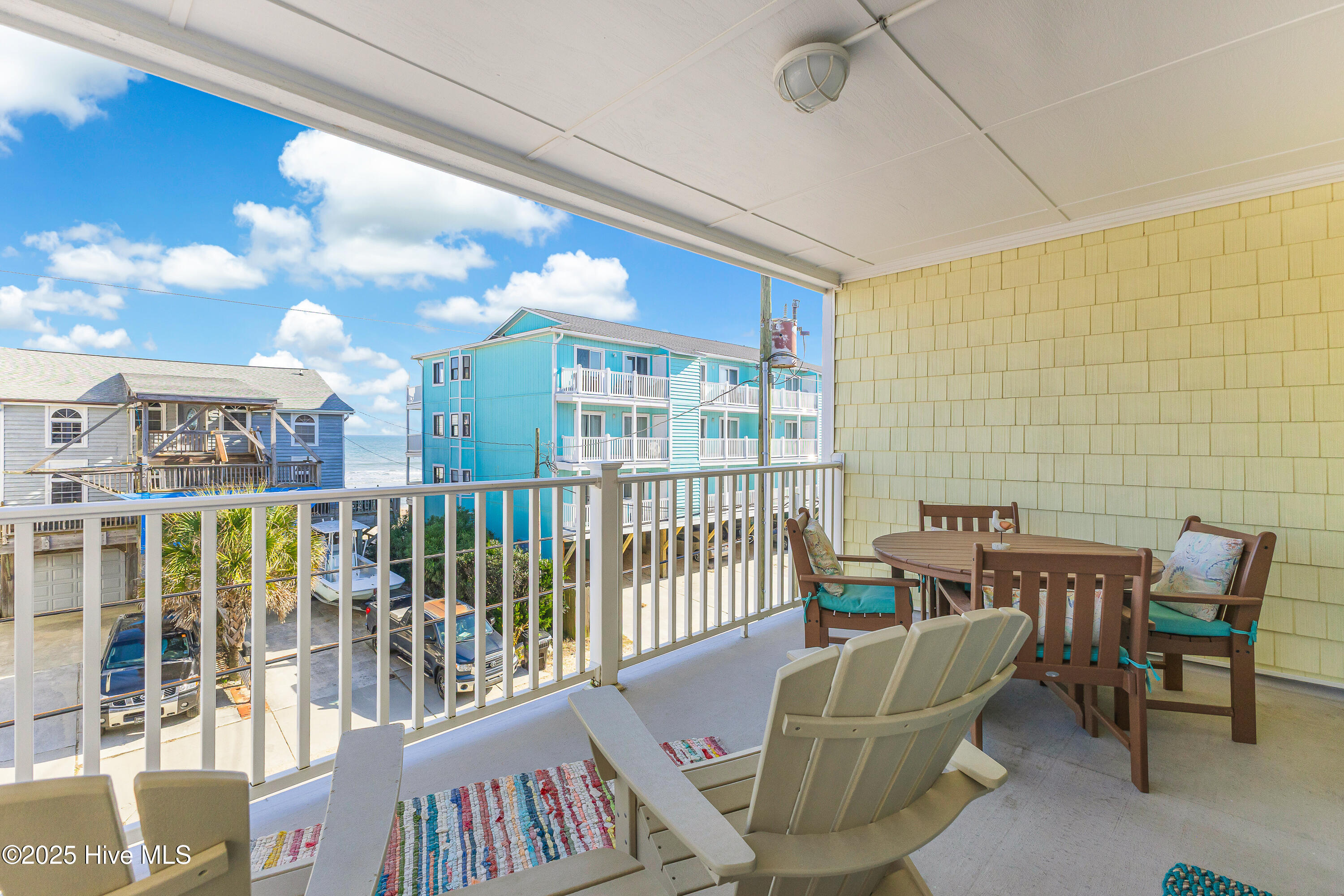 100540902 | Photo 33