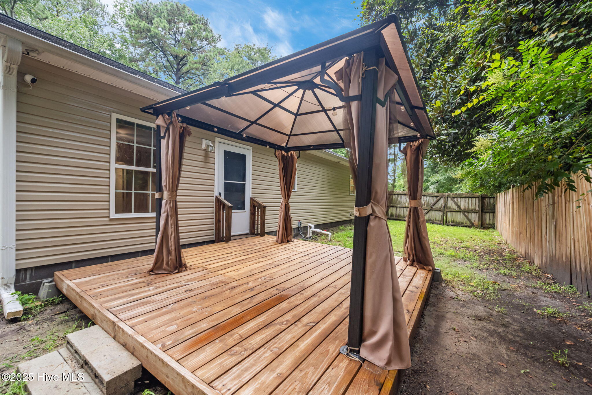 100560196 | Photo 30