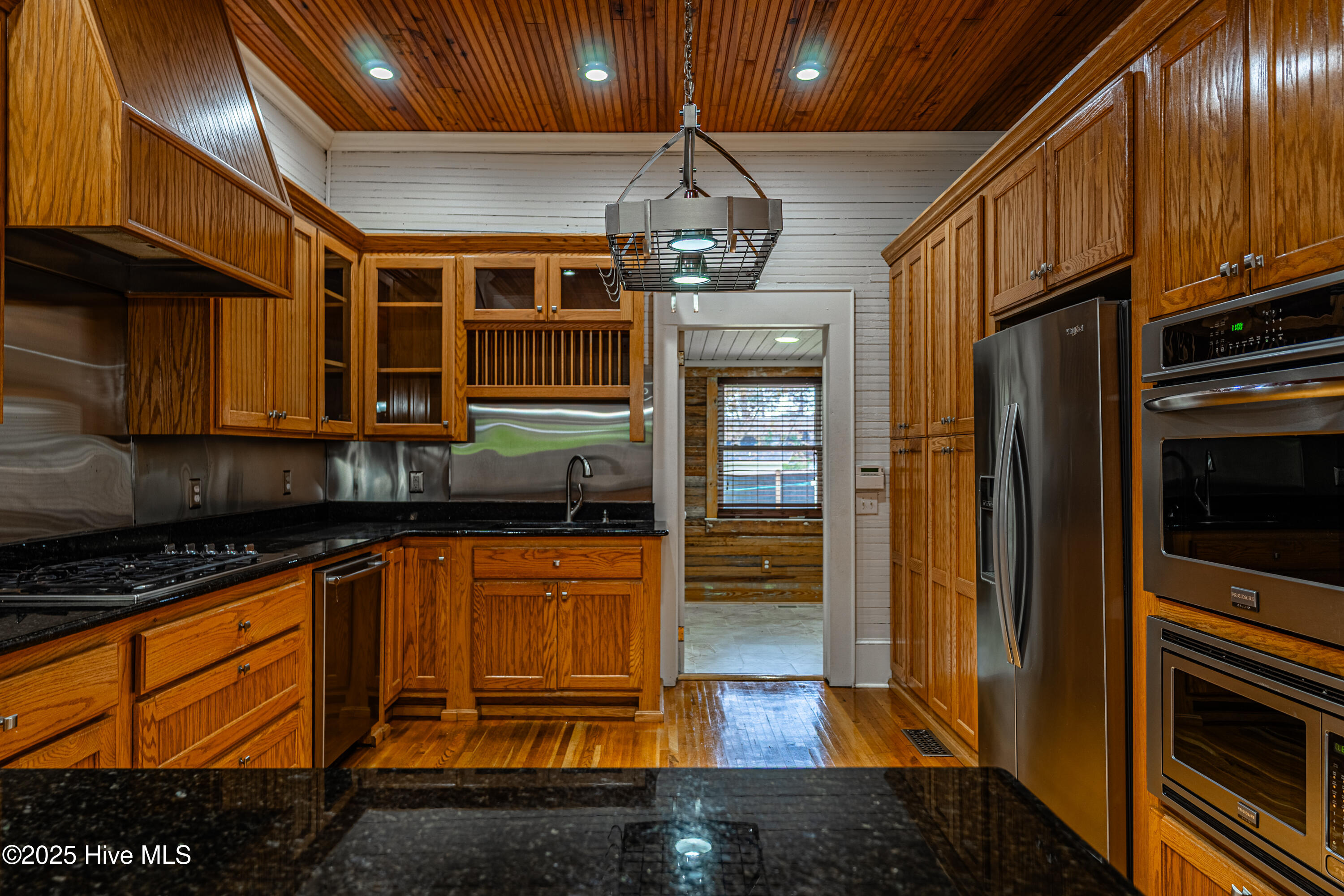 100543227 | Photo 28