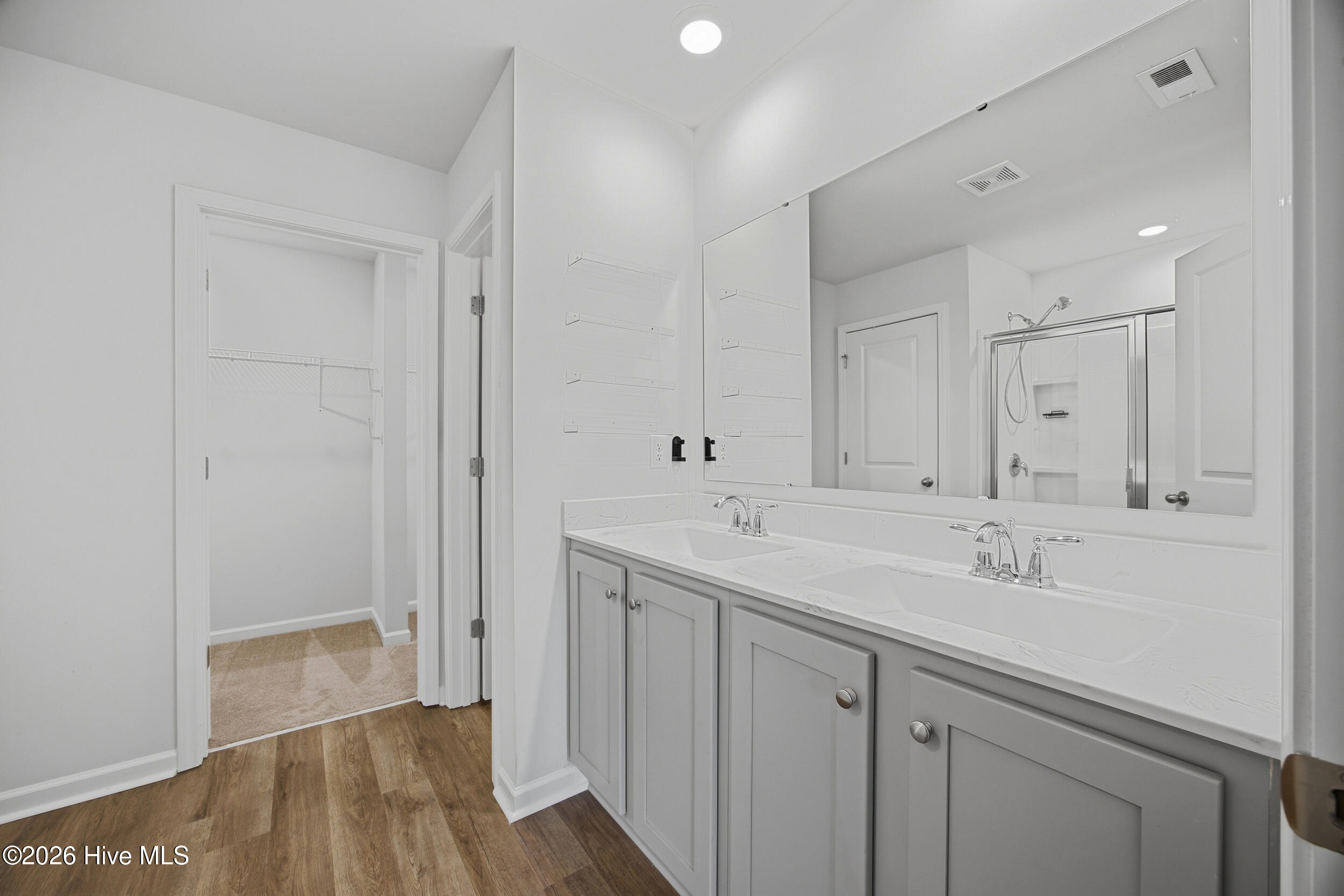 100566602 | Photo 30