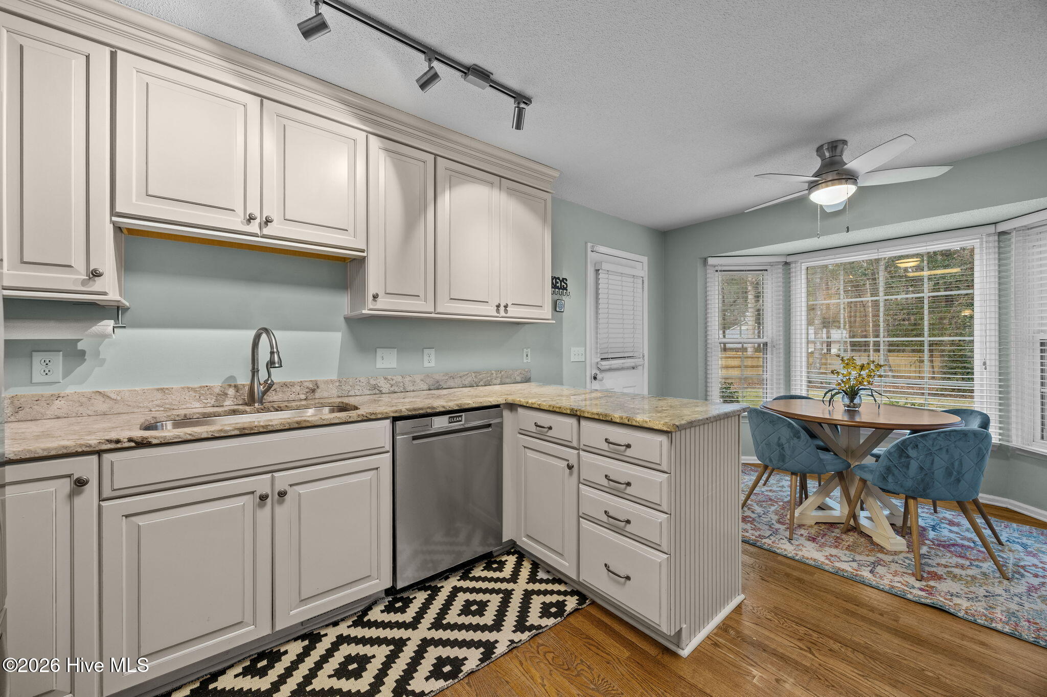 100534535 | Photo 12