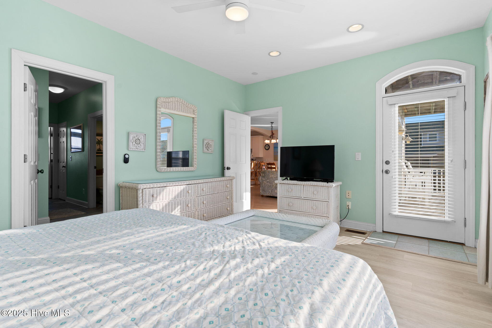 100541460 | Photo 29