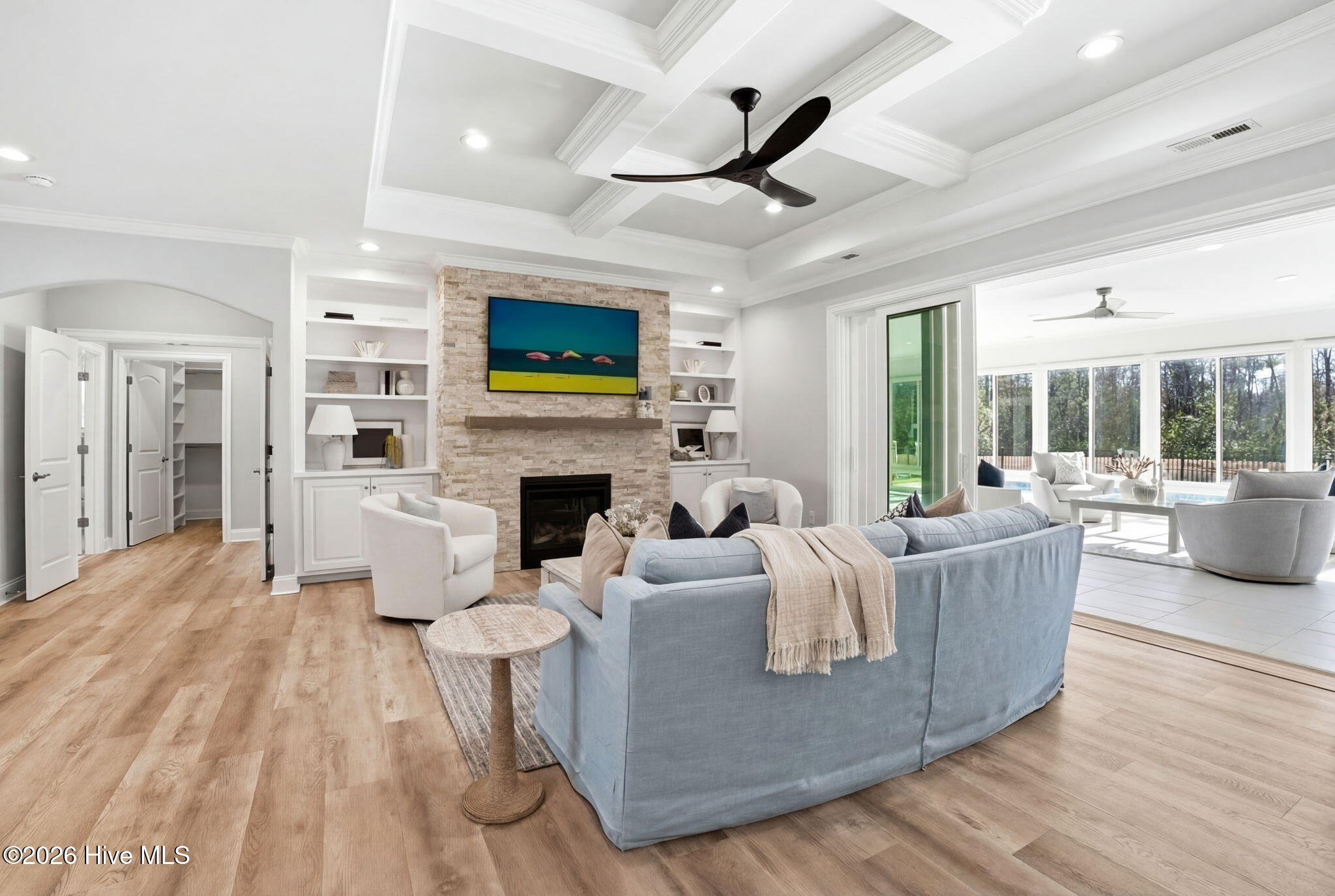 100555093 | Photo 12