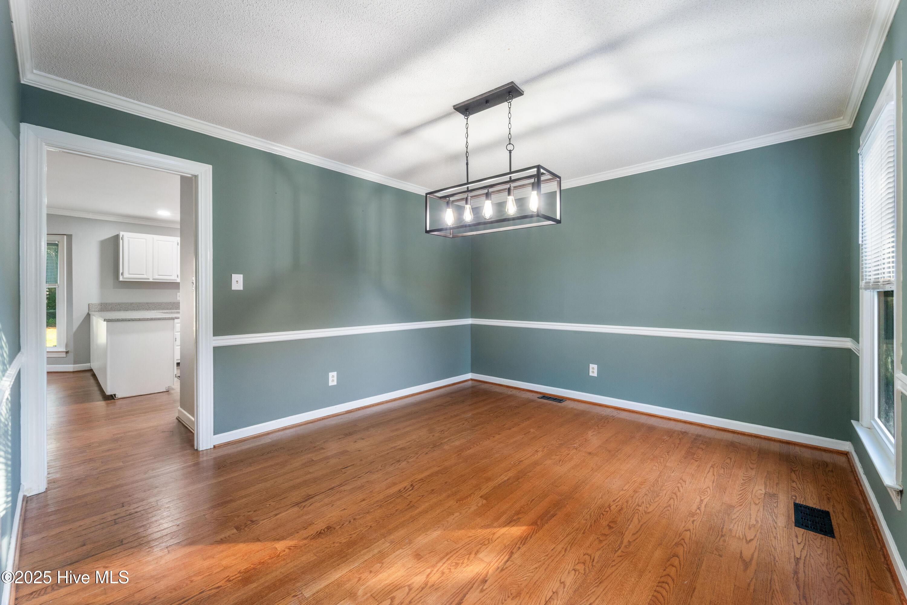 100527968 | Photo 11