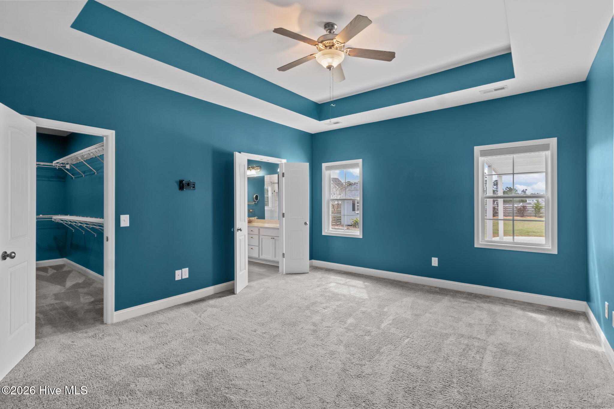 100560163 | Photo 17