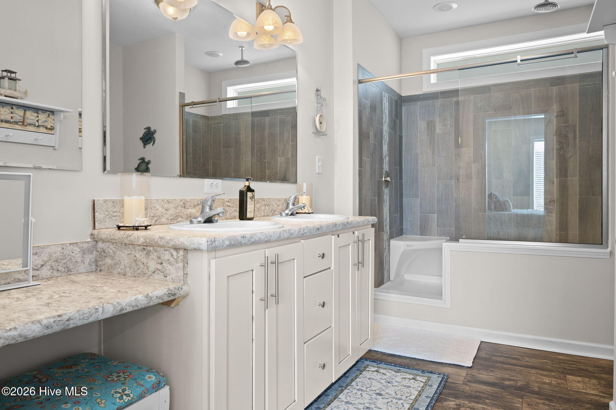 100550759 | Photo 18