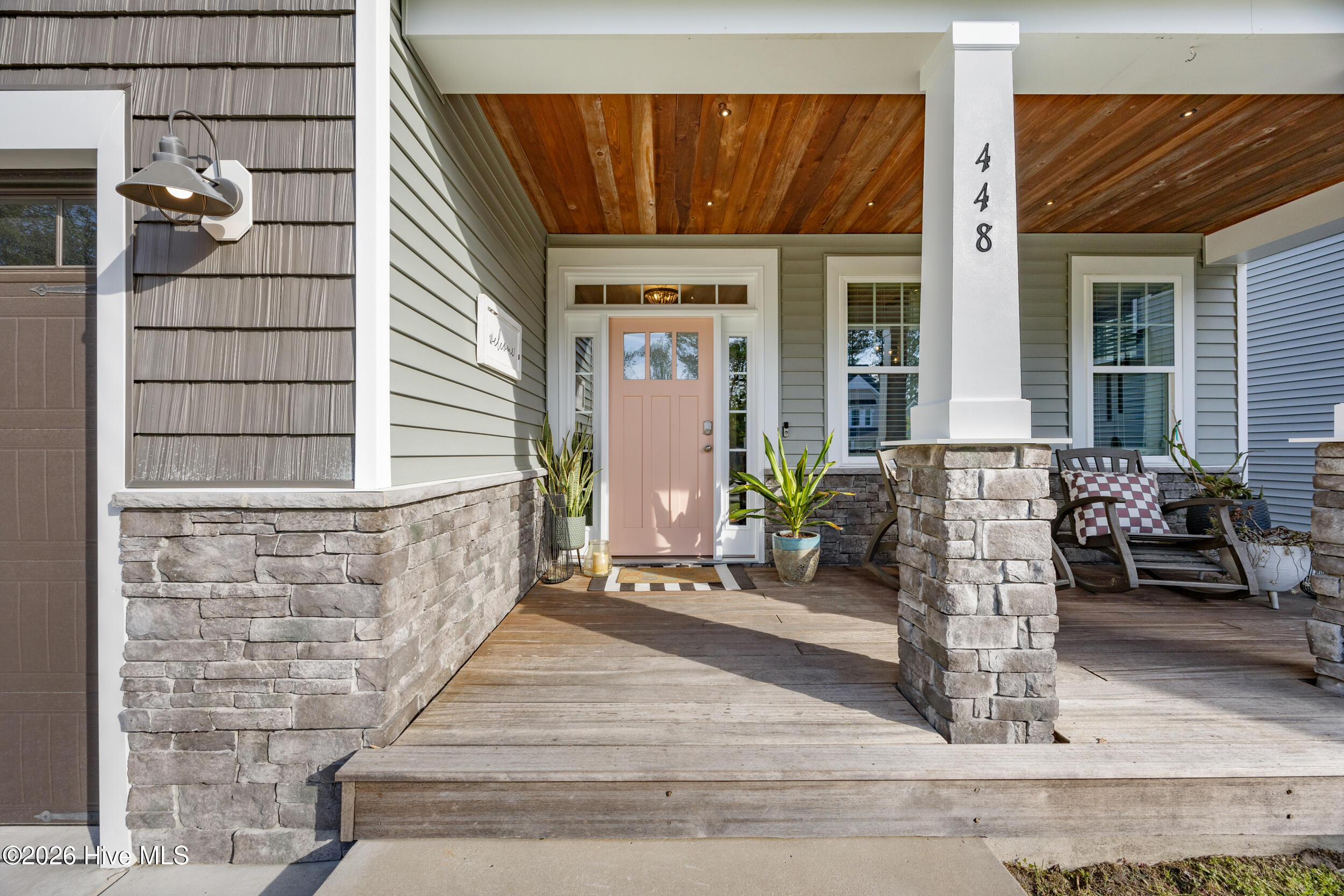 100566940 | Photo 11