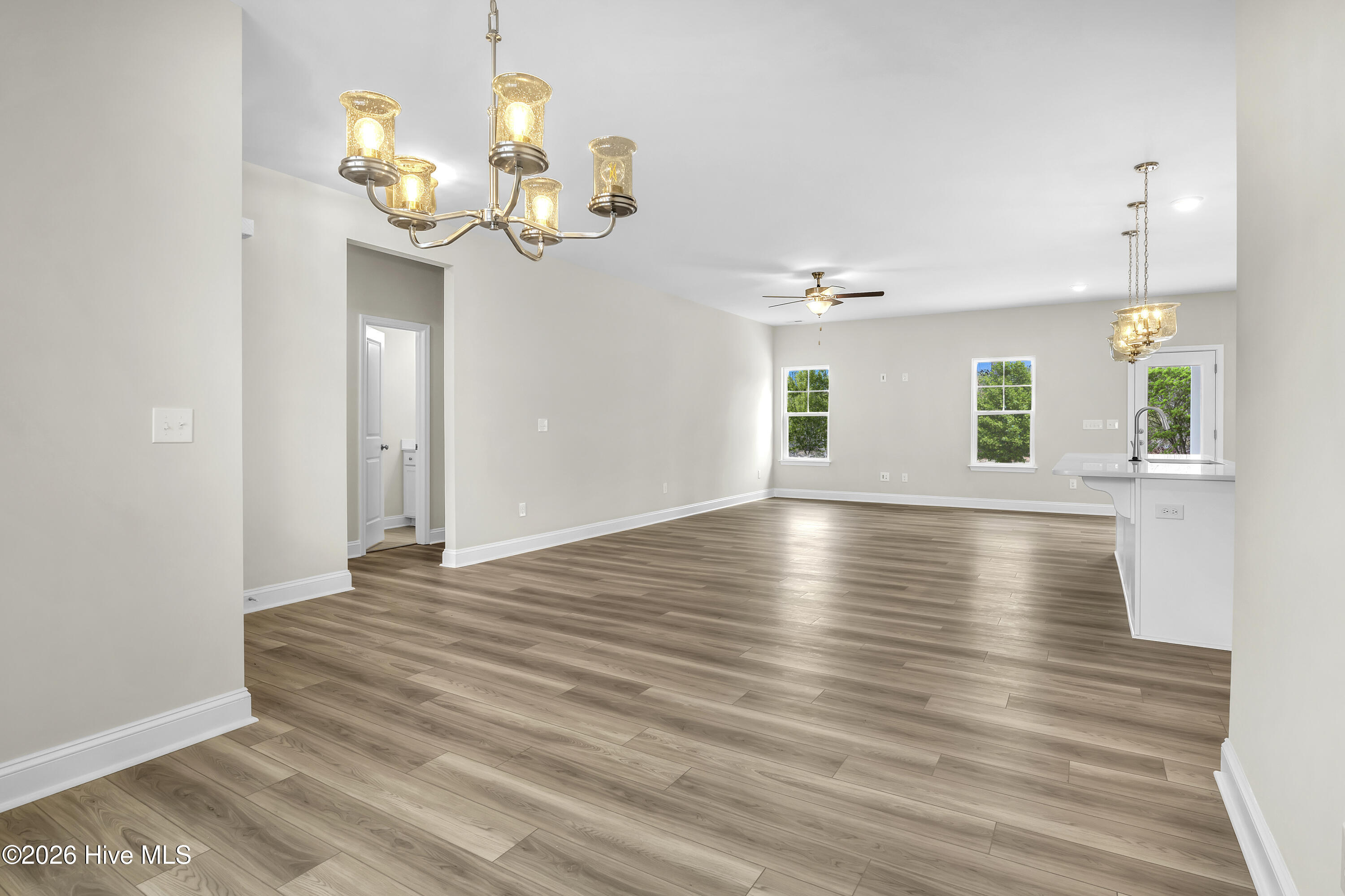 100552787 | Photo 12