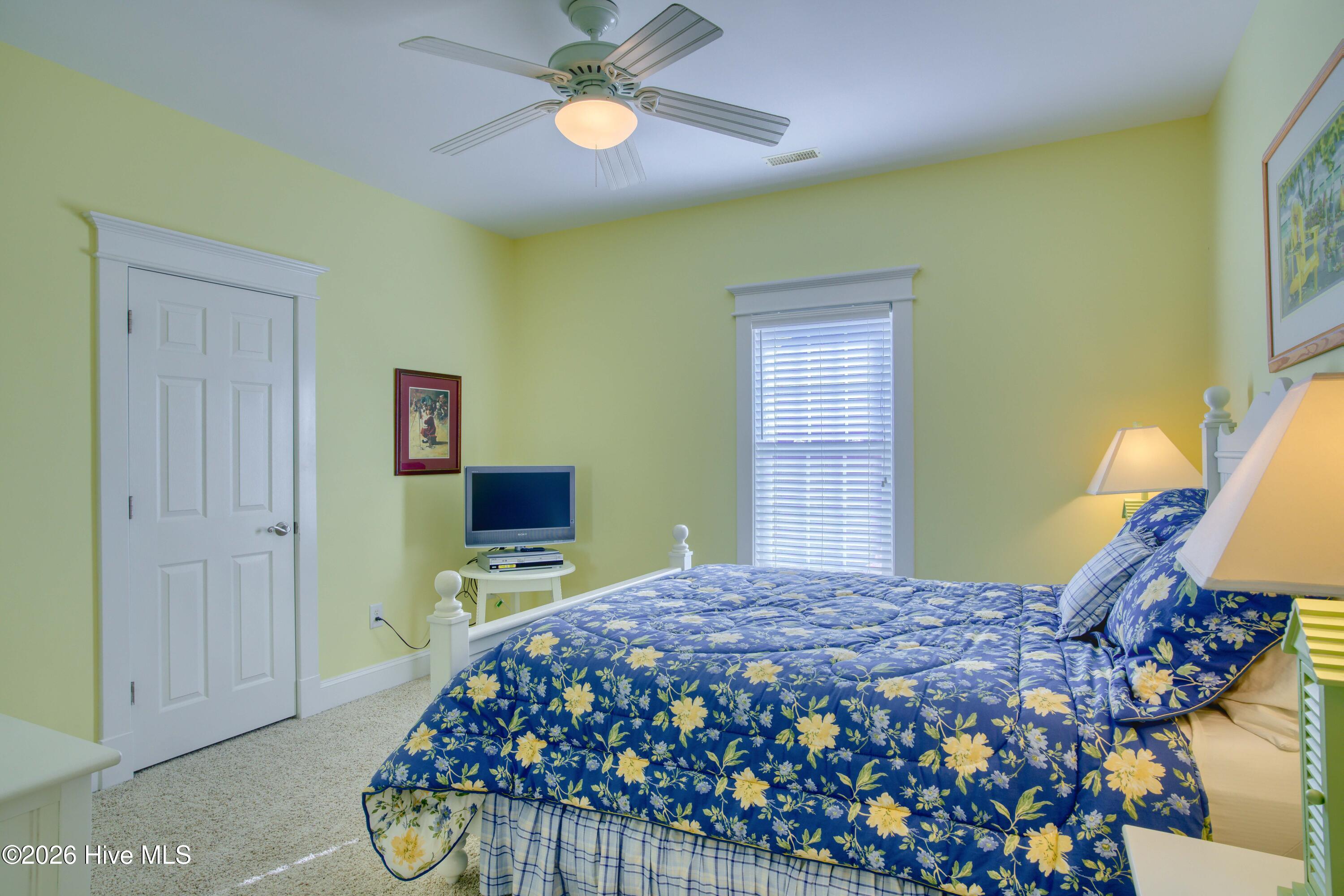 100549111 | Photo 55