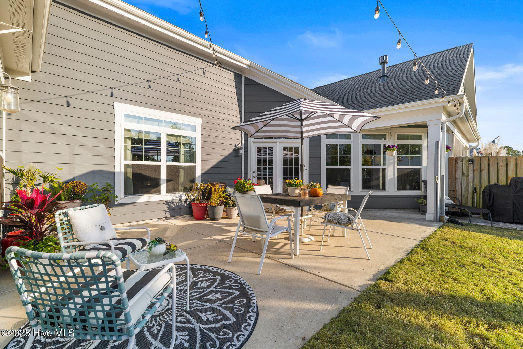 100542385 | Photo 48