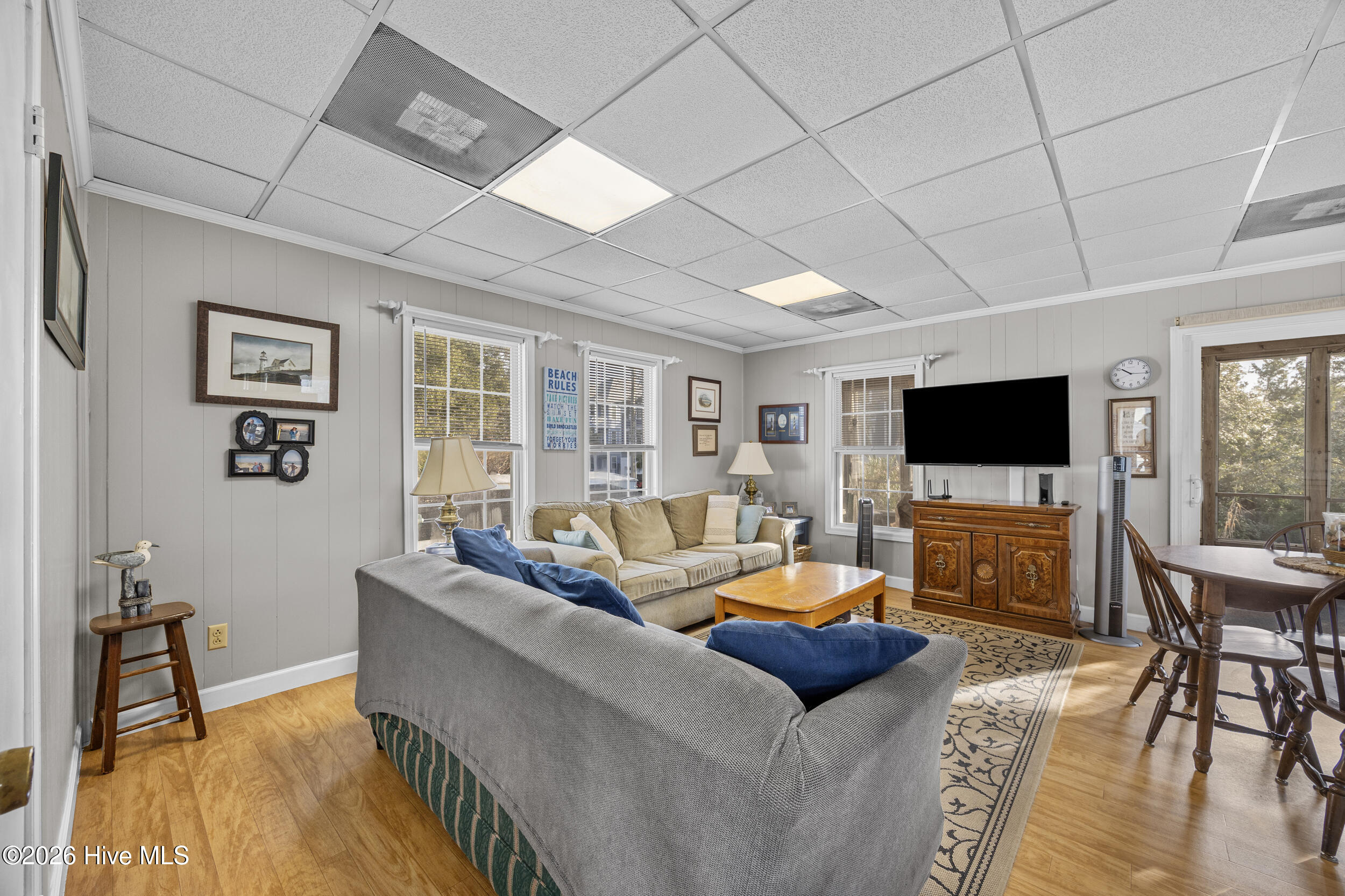 100548629 | Photo 11