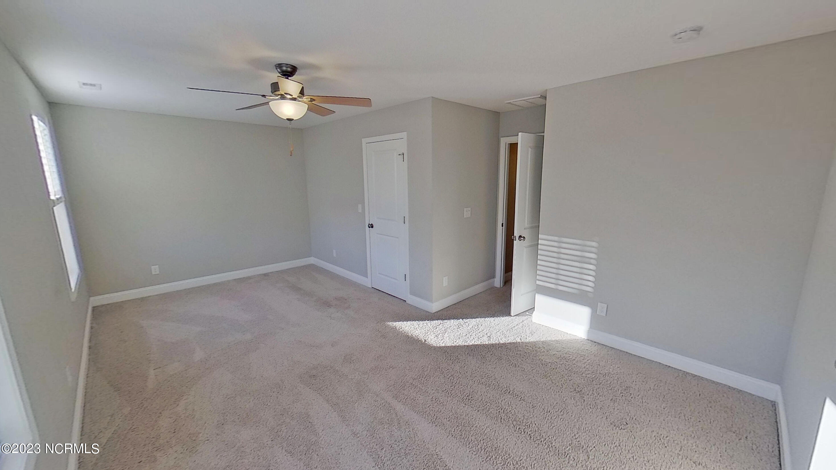 100543878 | Photo 34