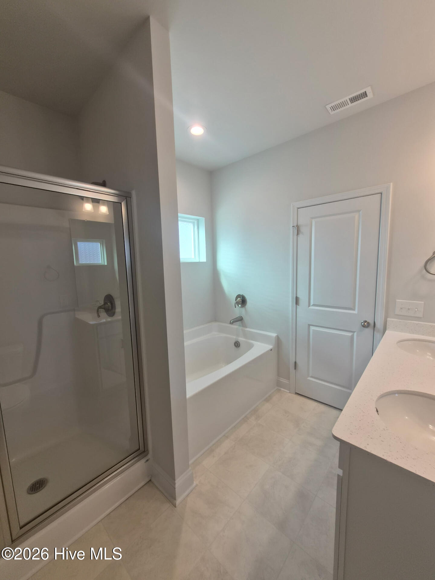 100547261 | Photo 25