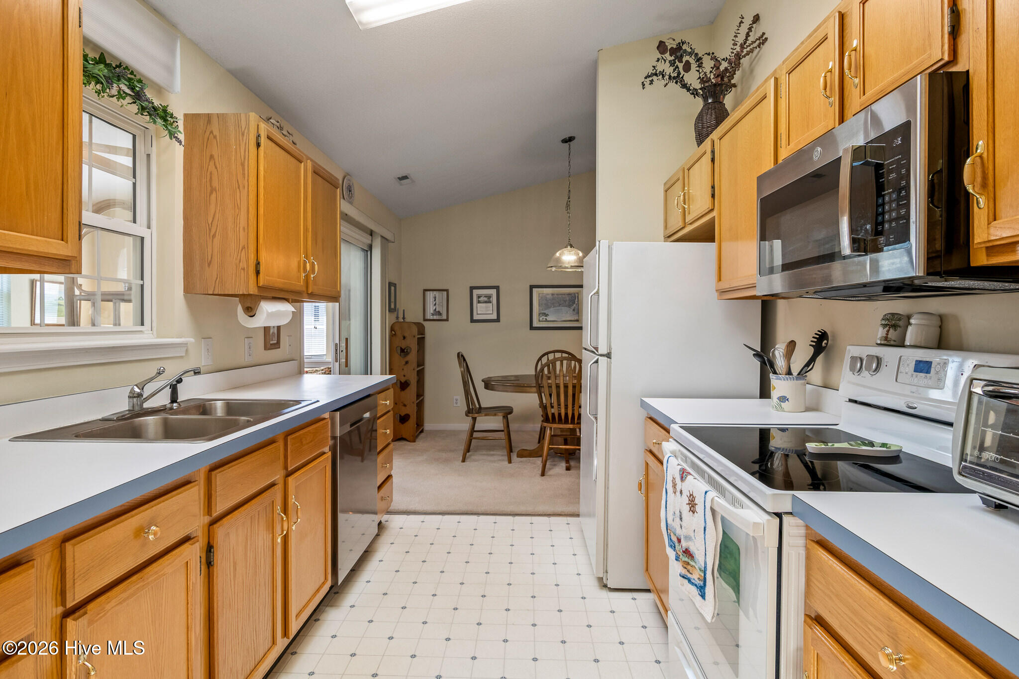 100566913 | Photo 19