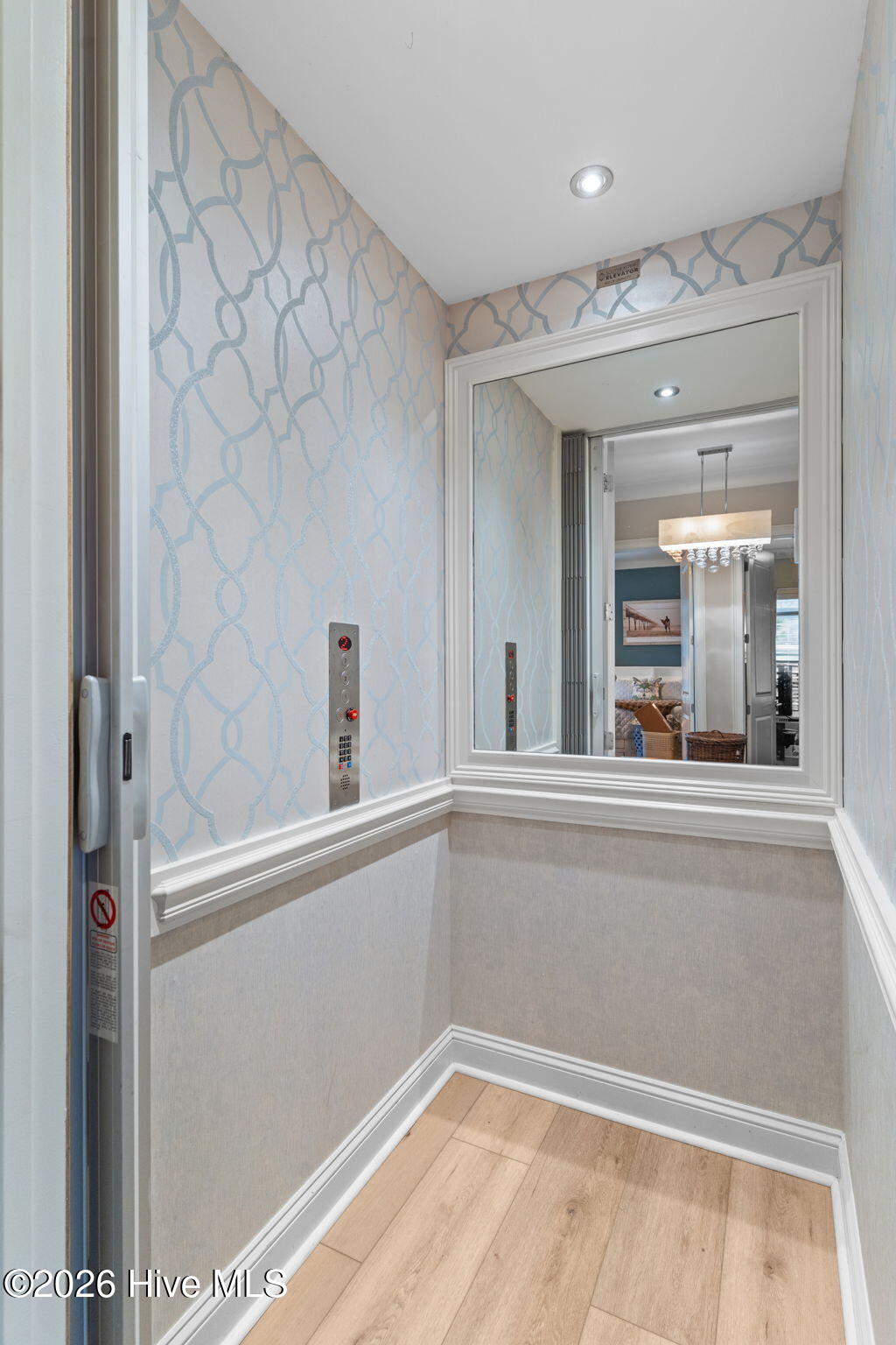 100557179 | Photo 37