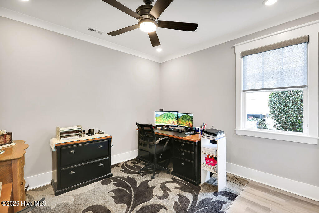 100555392 | Photo 22