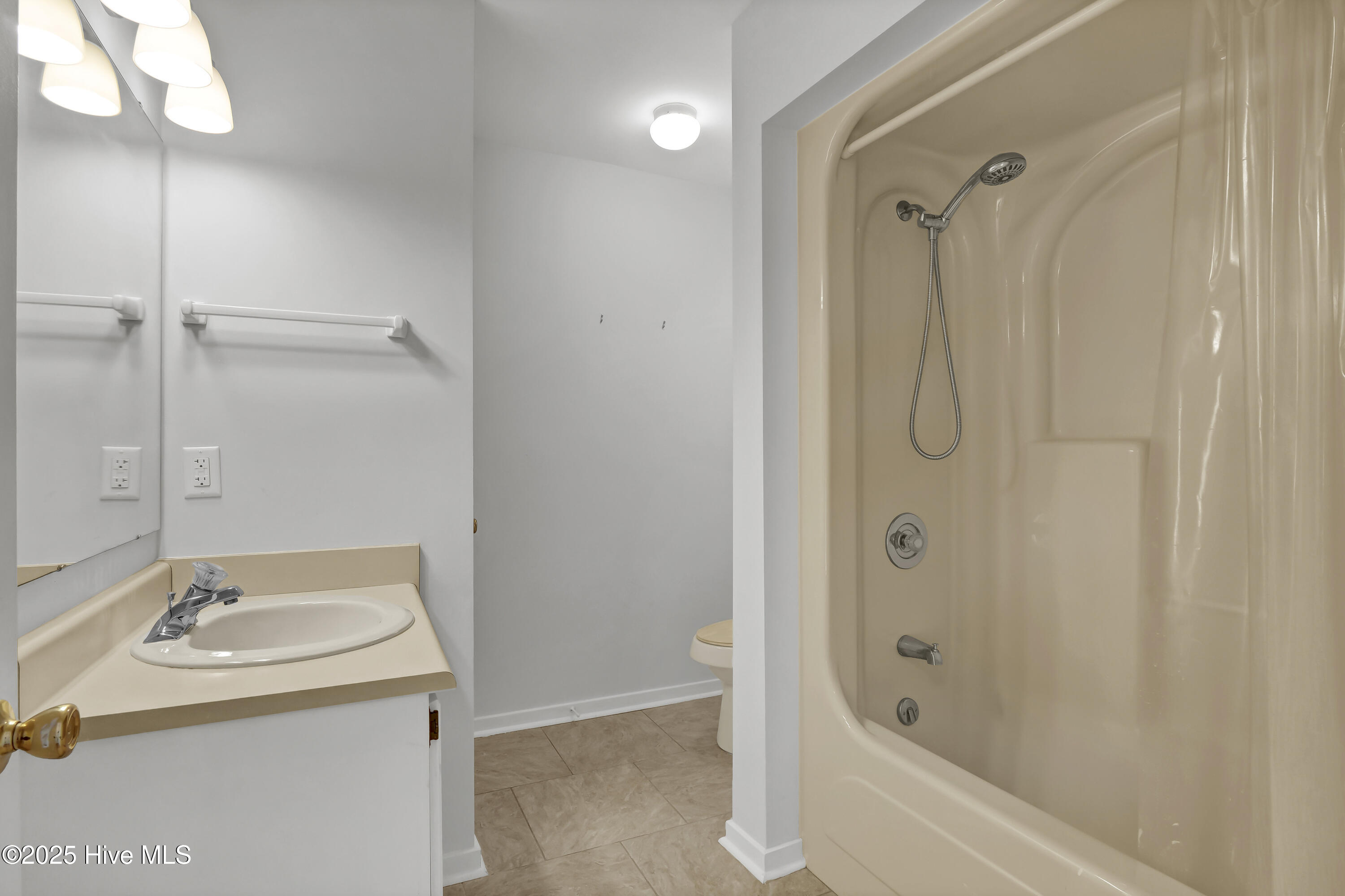 100545648 | Photo 16