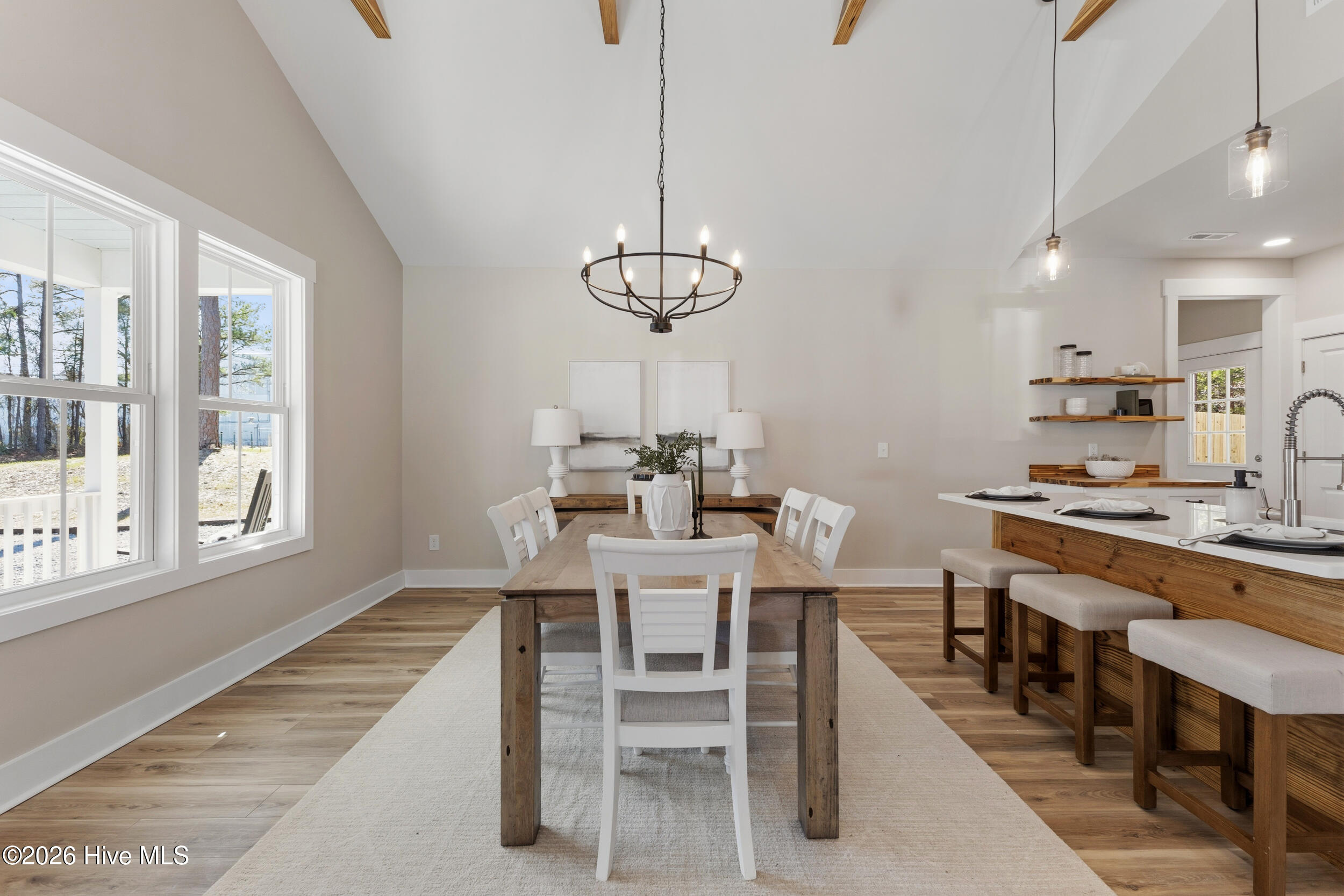 100557700 | Photo 18