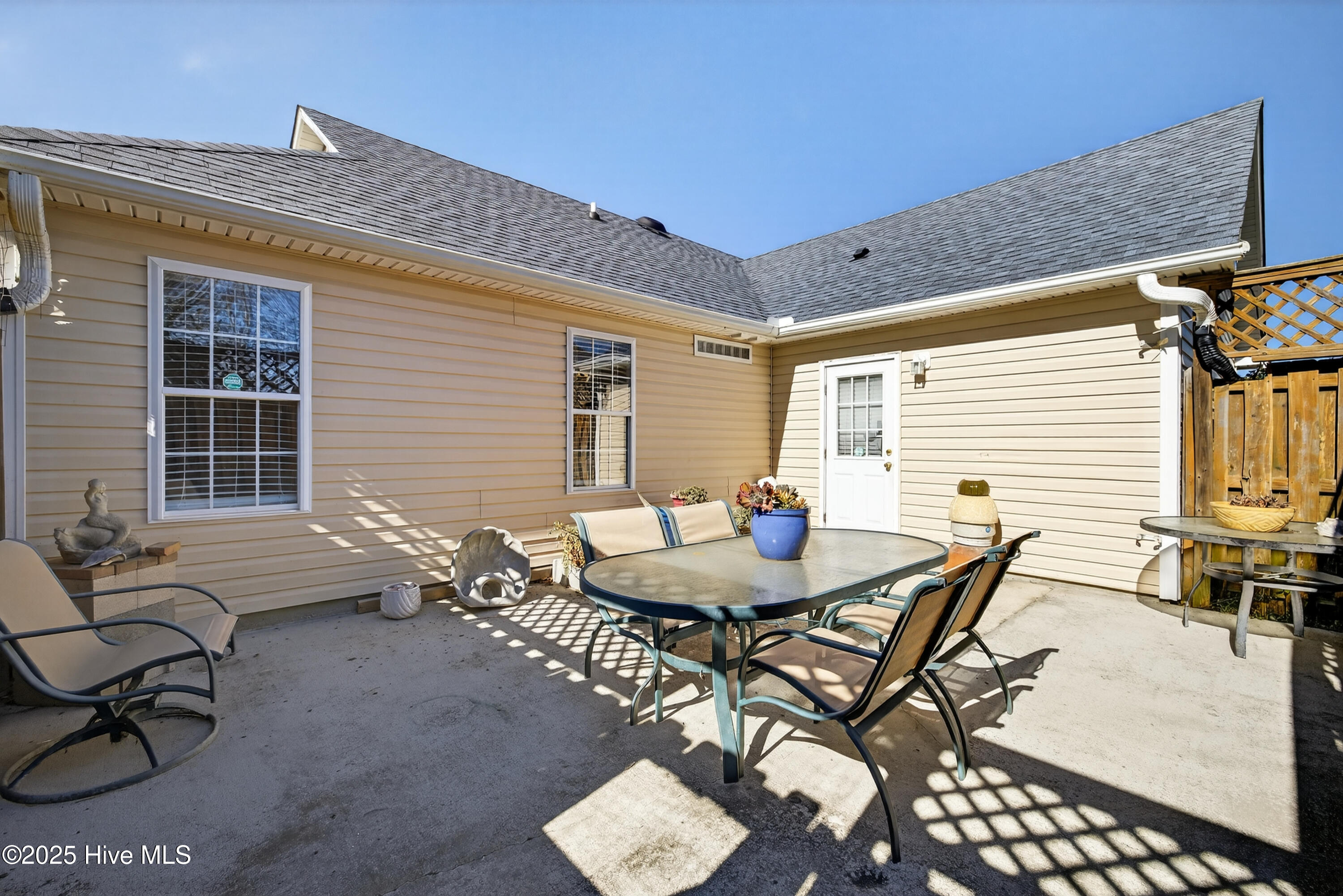 100541266 | Photo 25