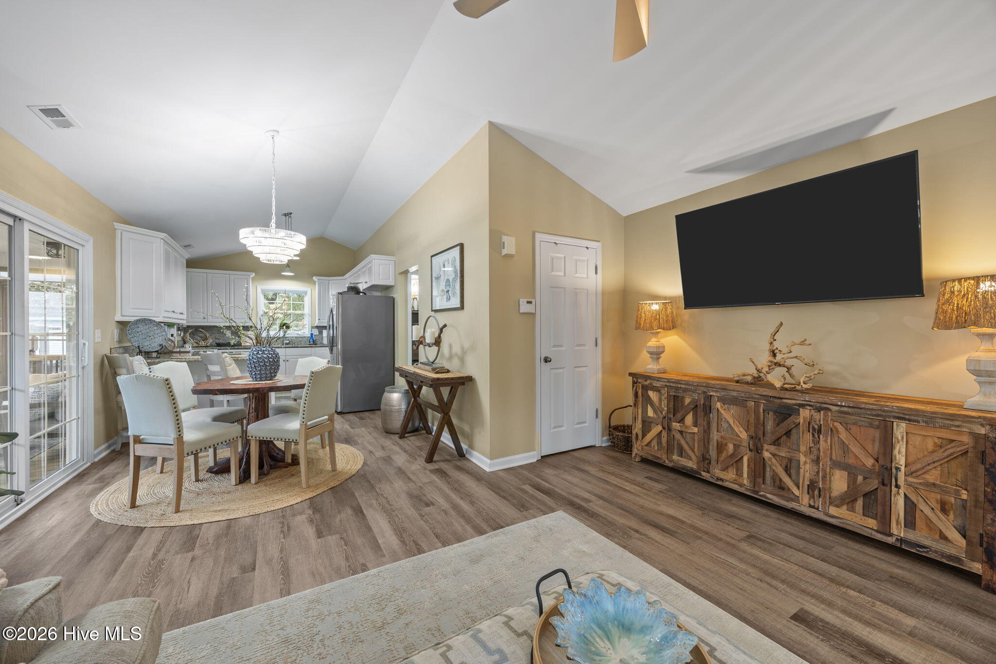 100553265 | Photo 12