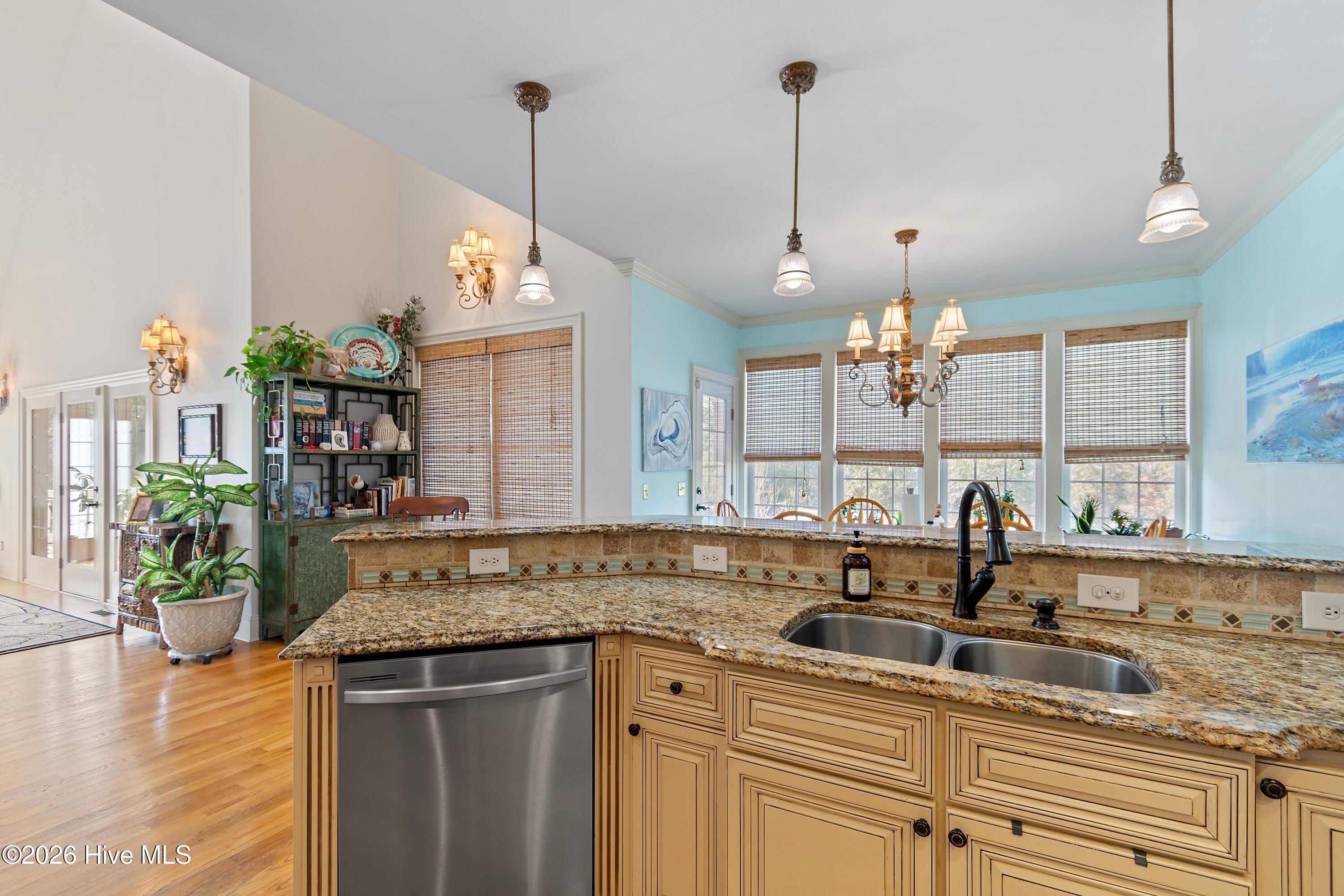 100559303 | Photo 35