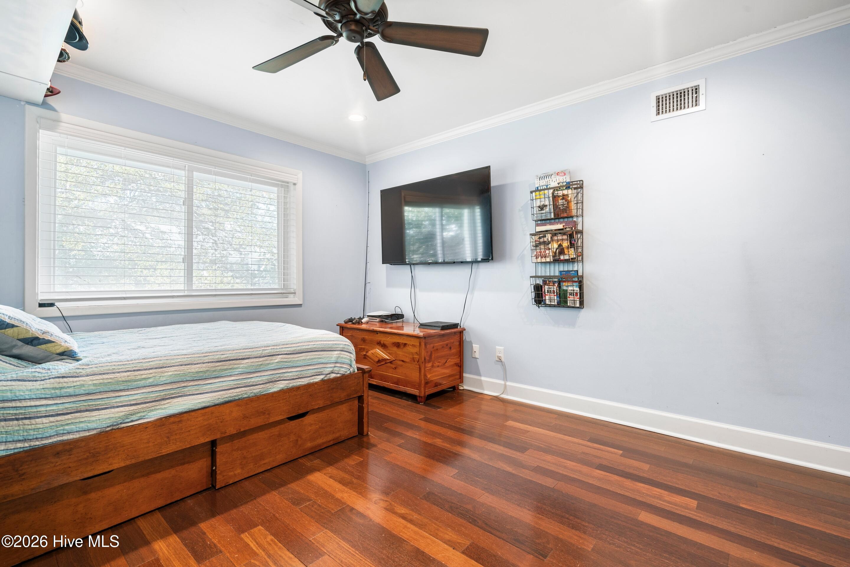 100548419 | Photo 38