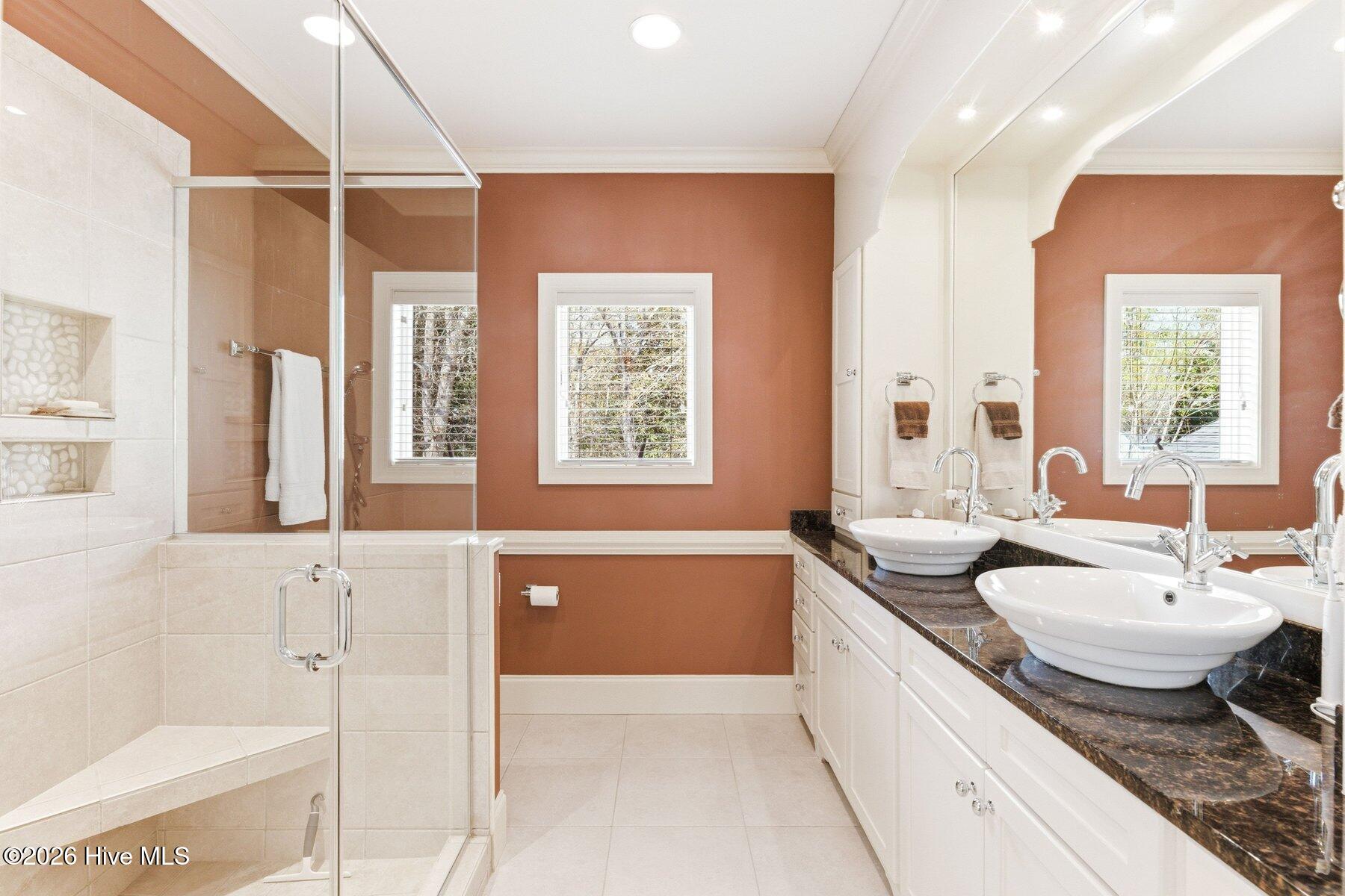 100562414 | Photo 39