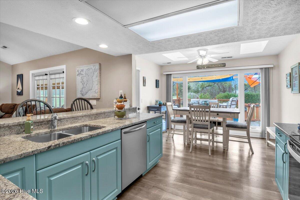 100563011 | Photo 20