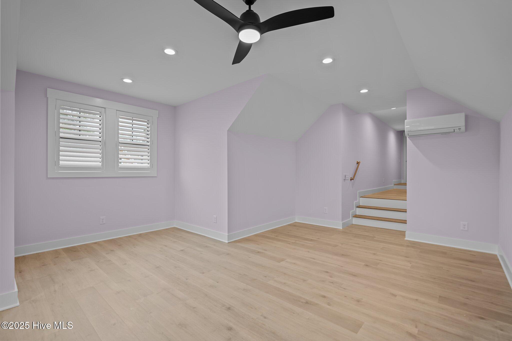 100549566 | Photo 26